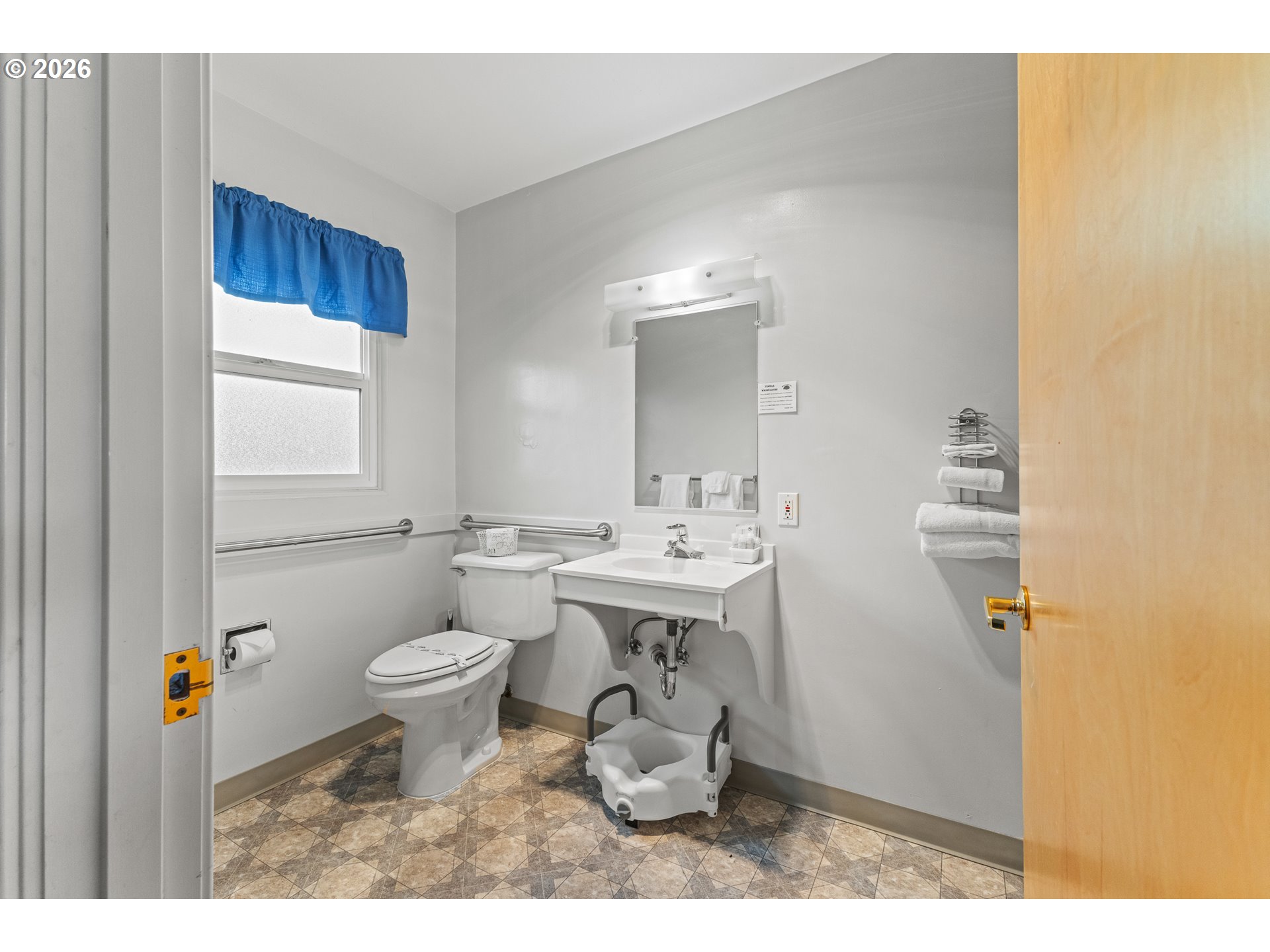 main property photo 23