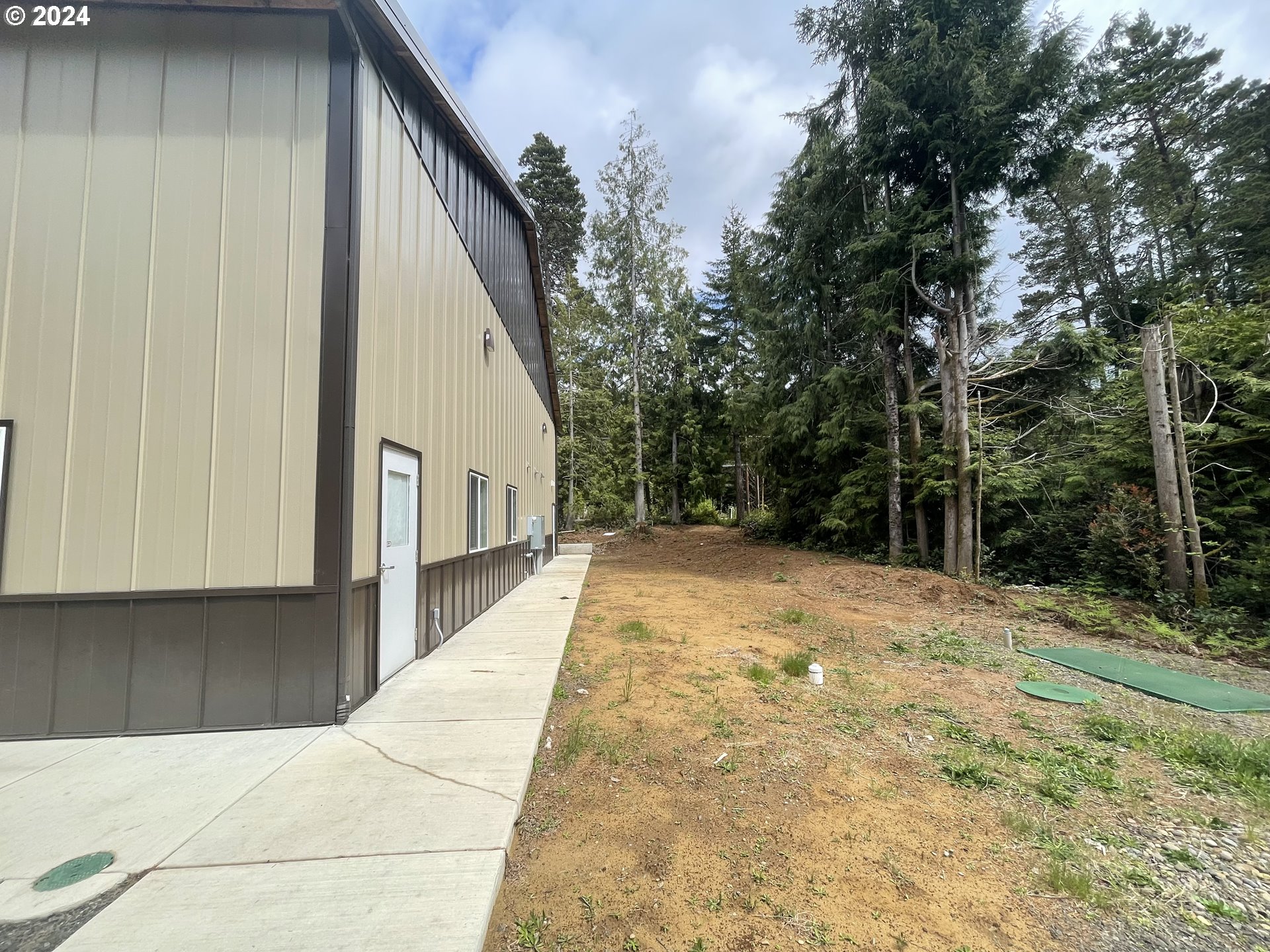 main property photo 16
