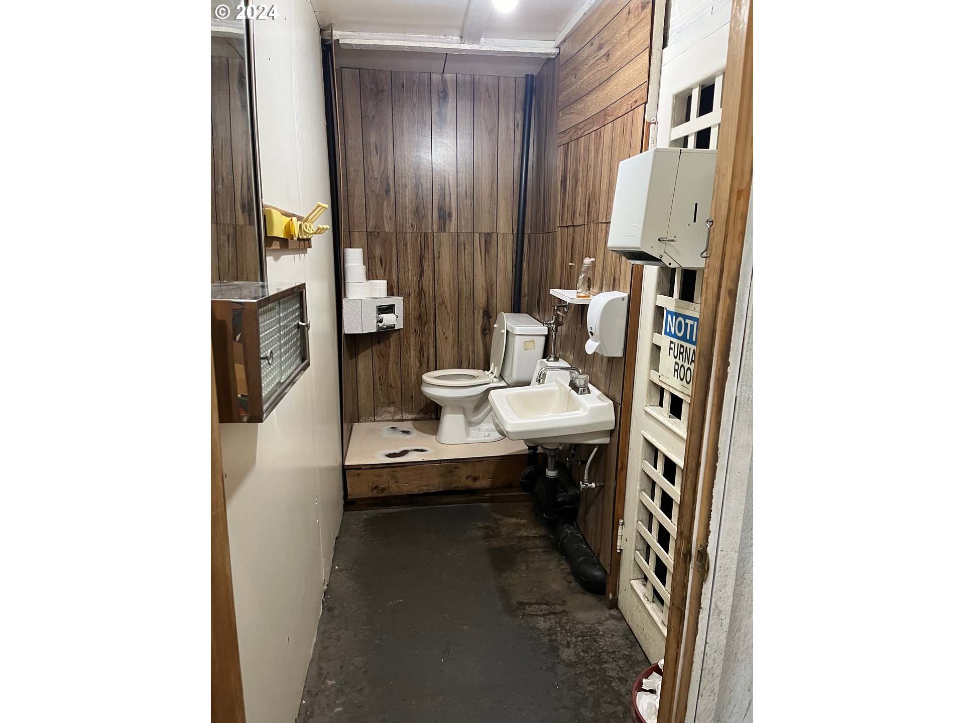 main property photo 17