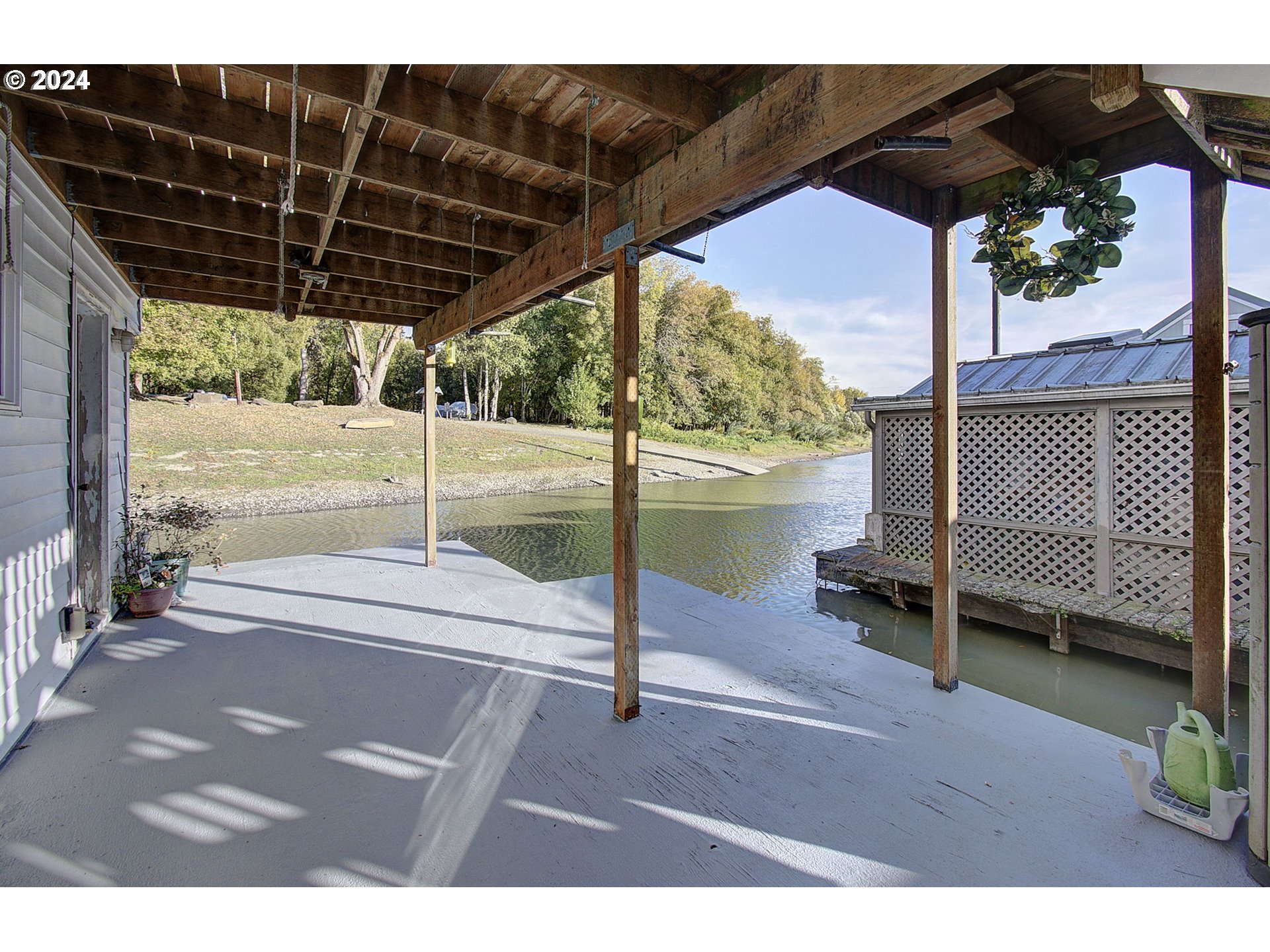main property photo 31