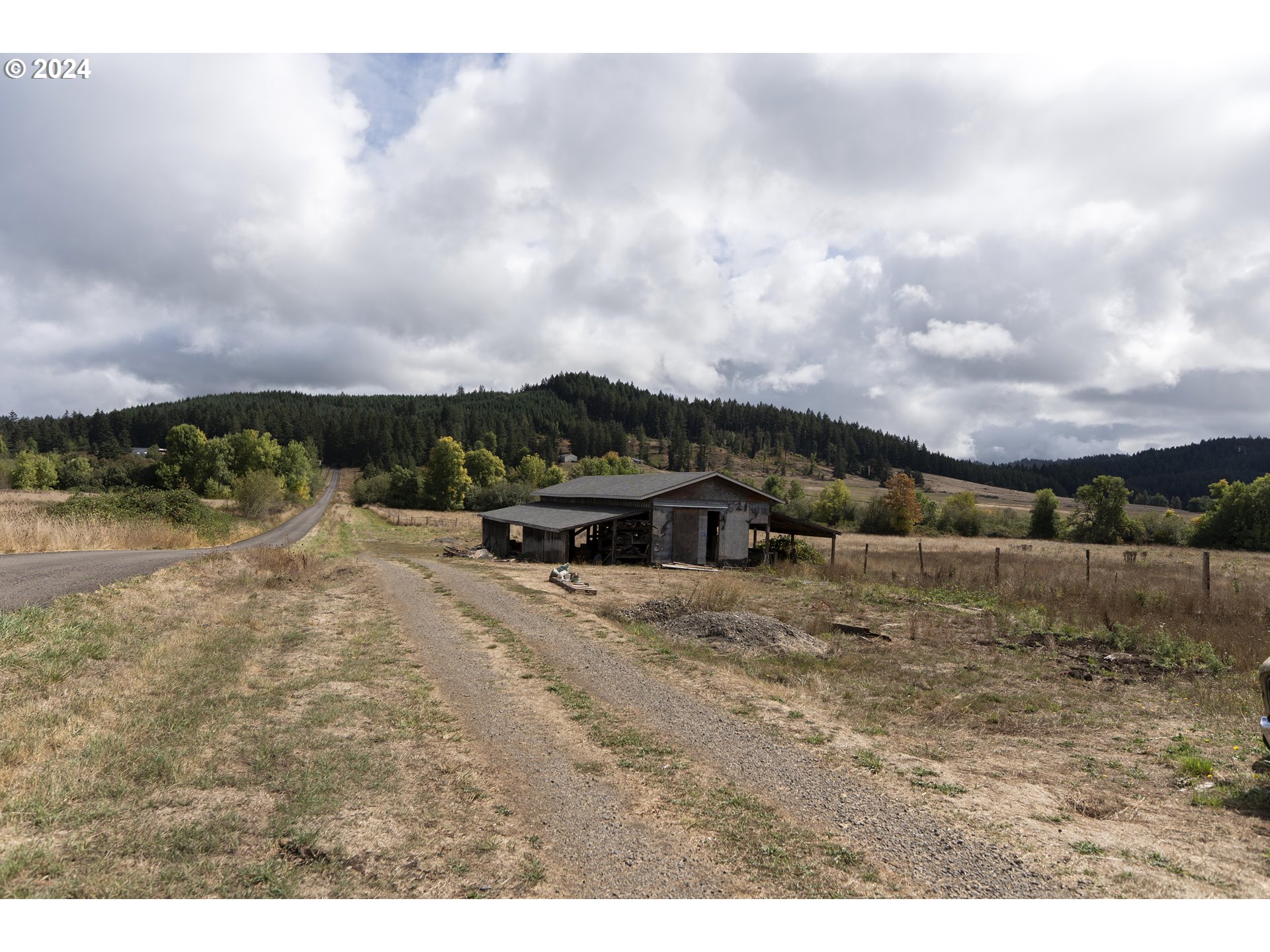 main property photo 30