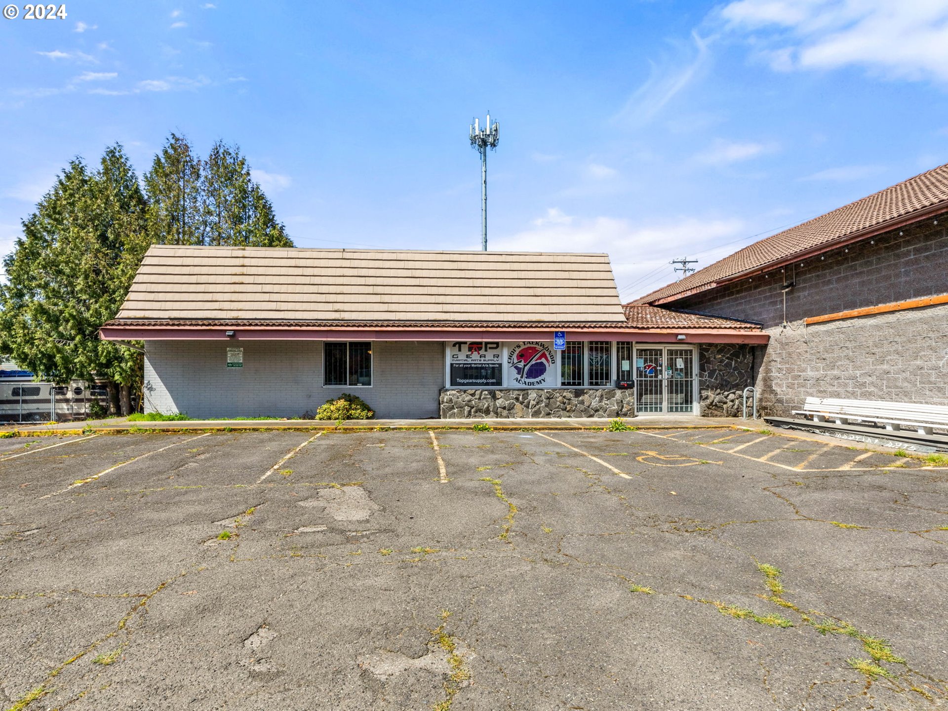 main property photo 23