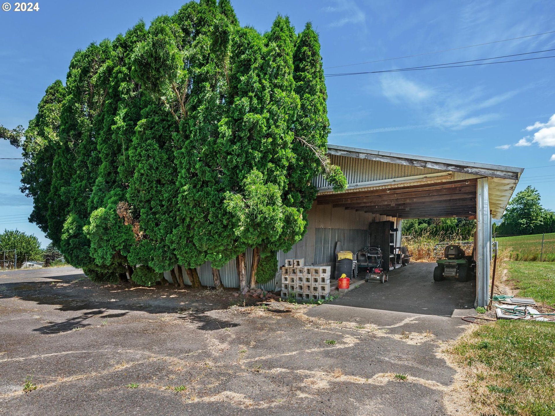 main property photo 30