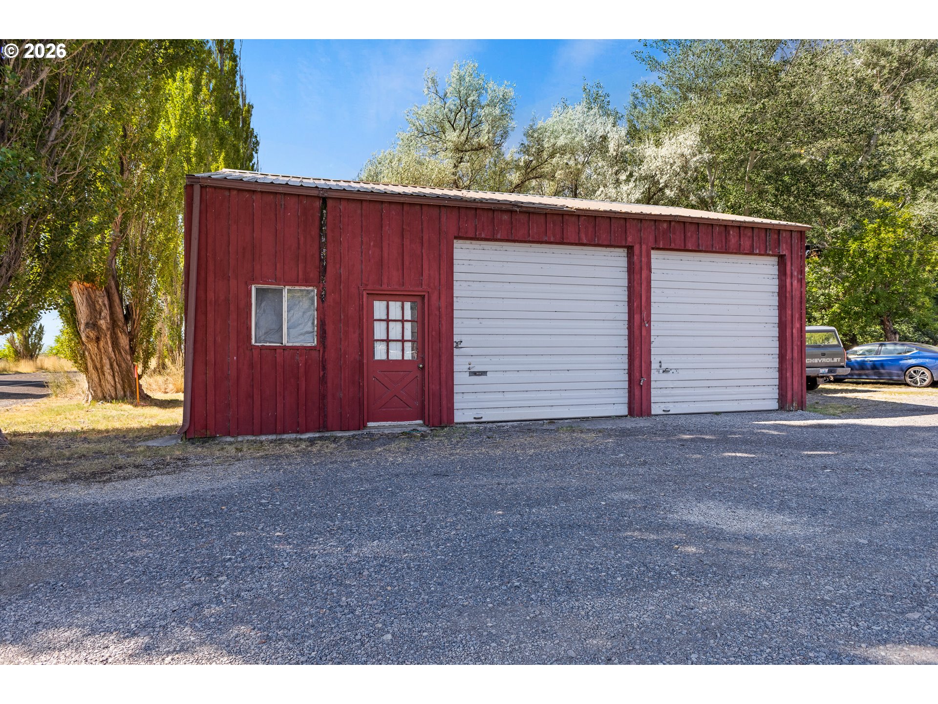 main property photo 28