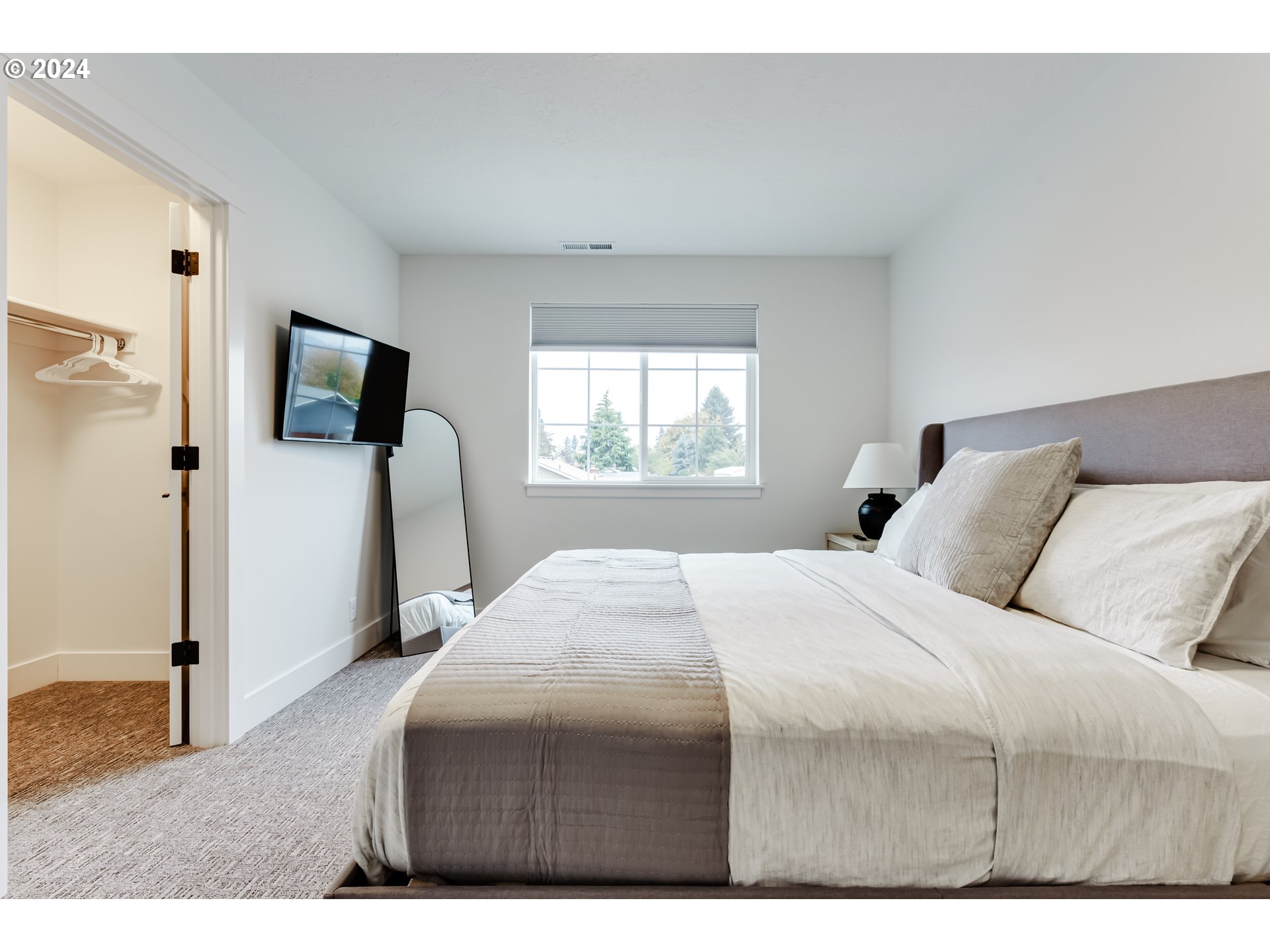 property viewer photo 14
