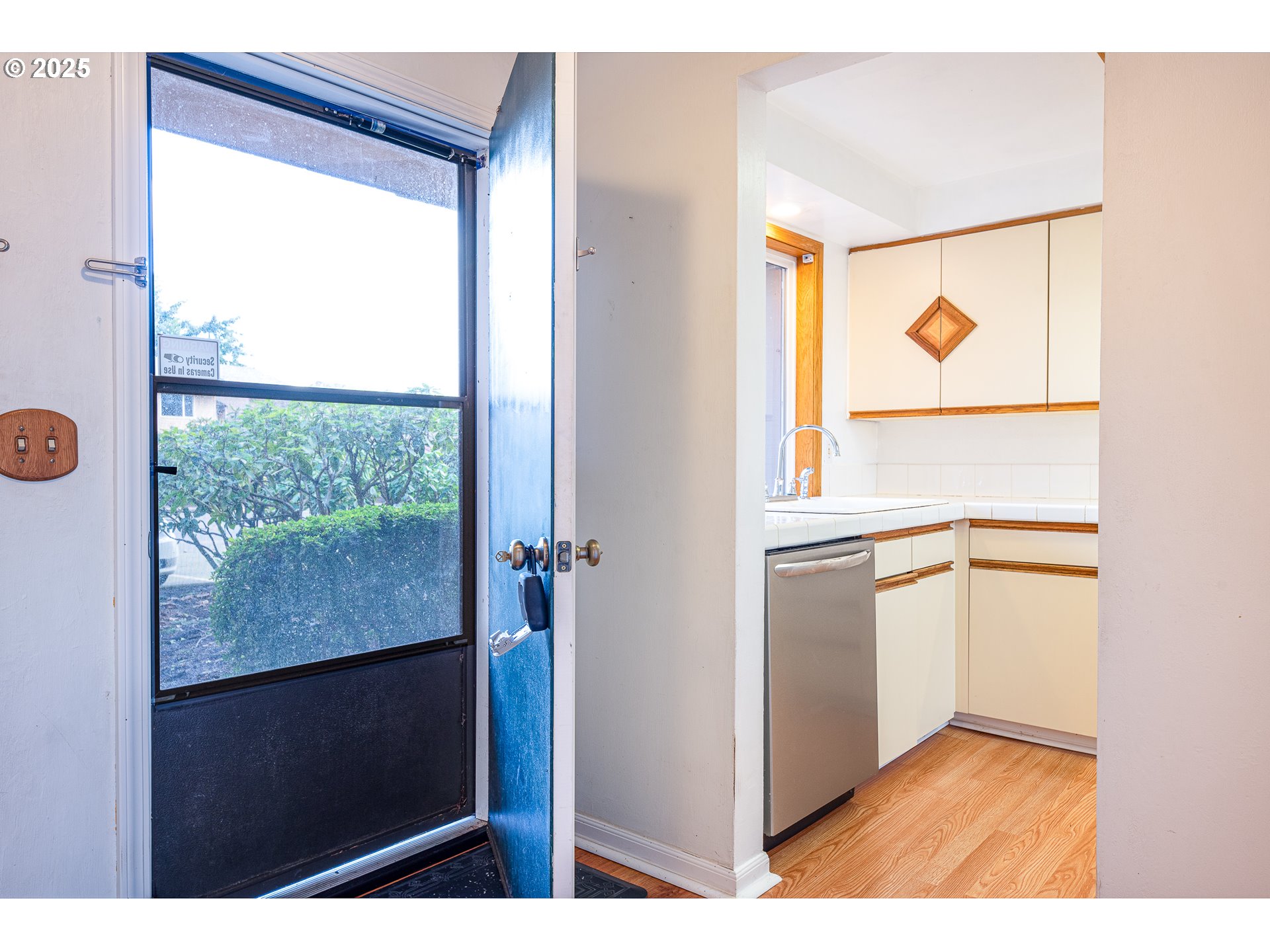 property viewer photo 2
