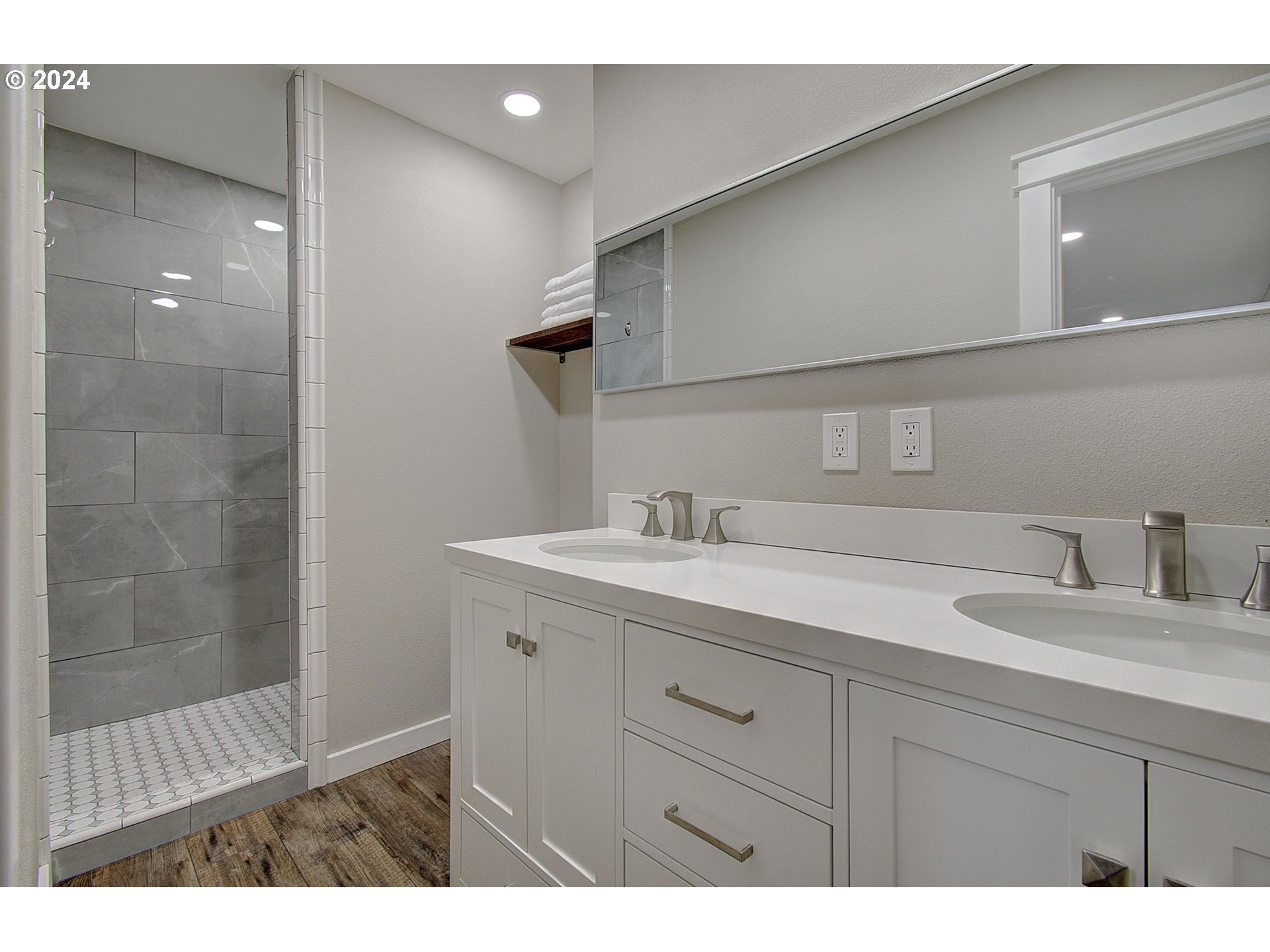 property viewer photo 19