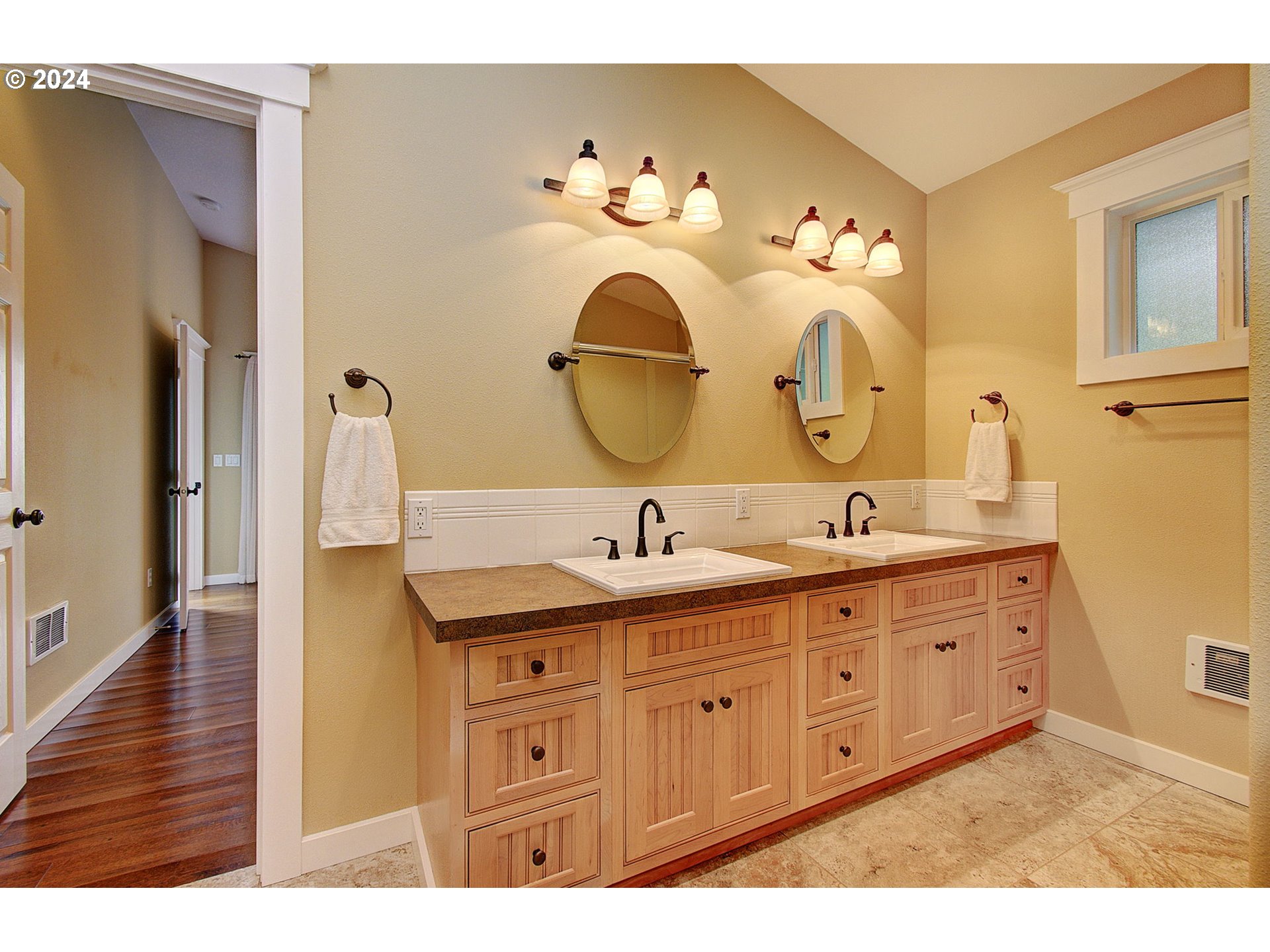 property viewer photo 30