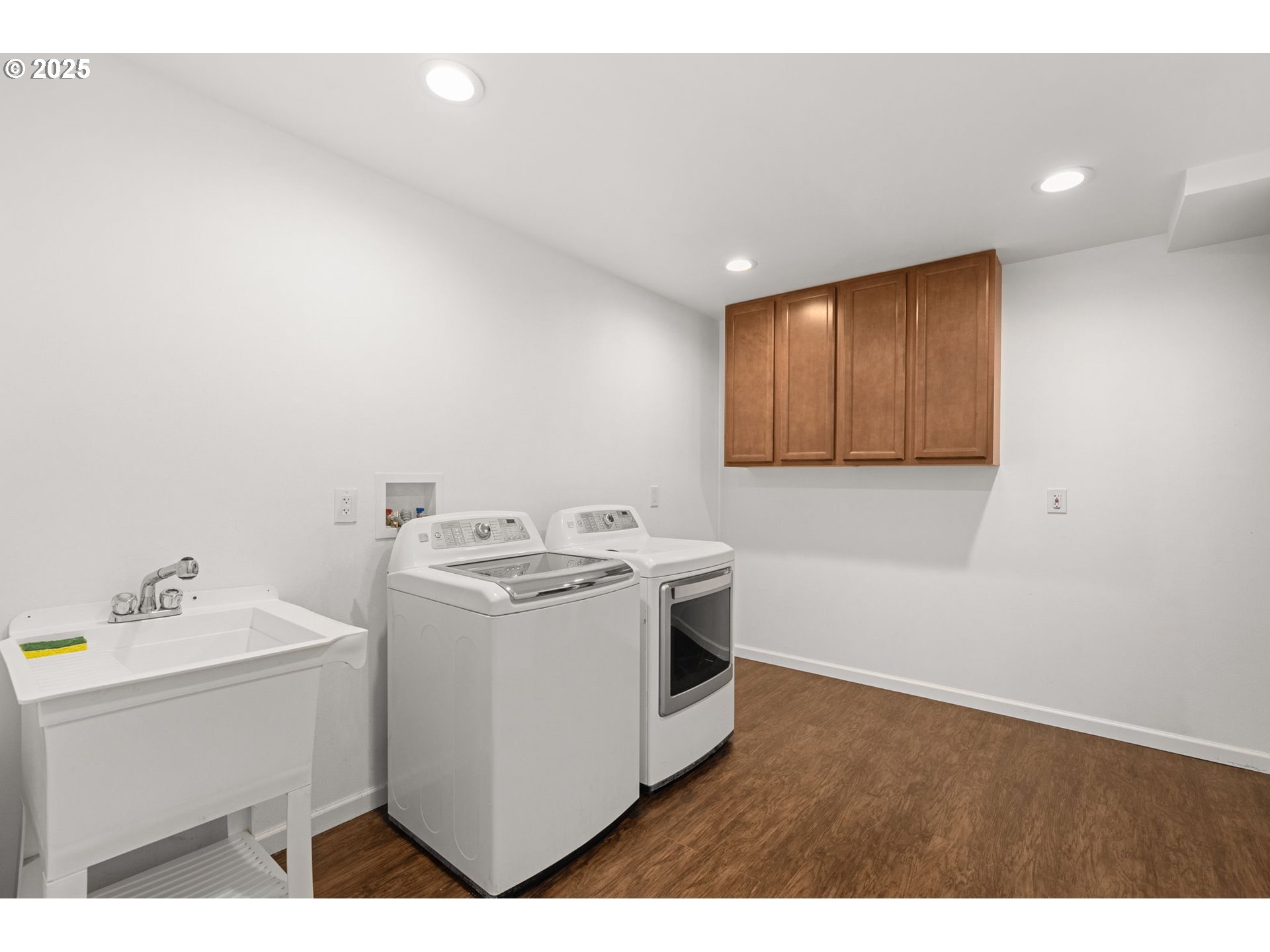 property viewer photo 25