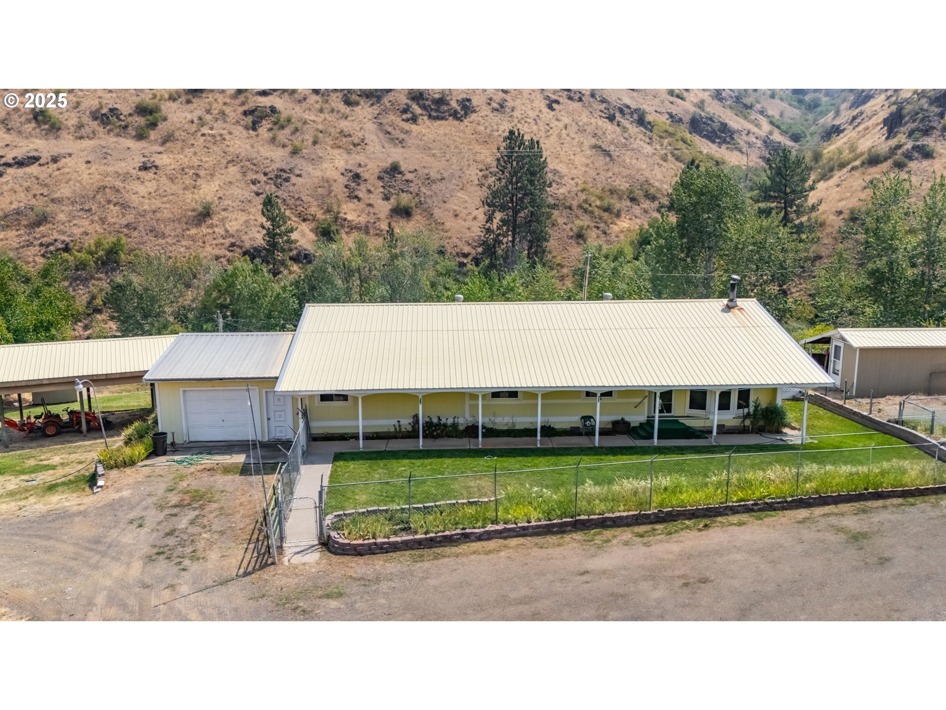main property photo 11