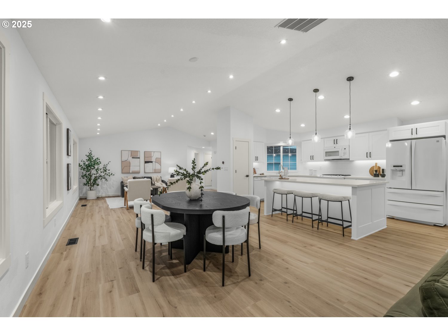 property viewer photo 10