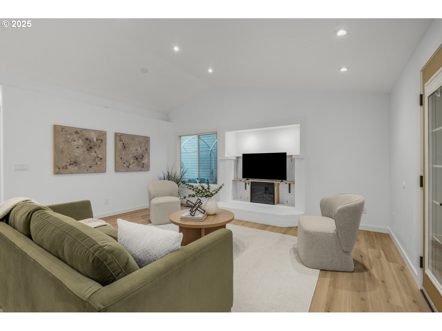 property viewer photo 12
