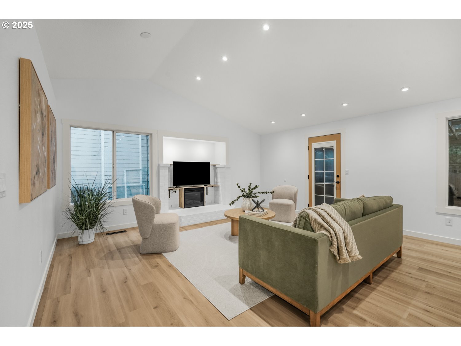 property viewer photo 14