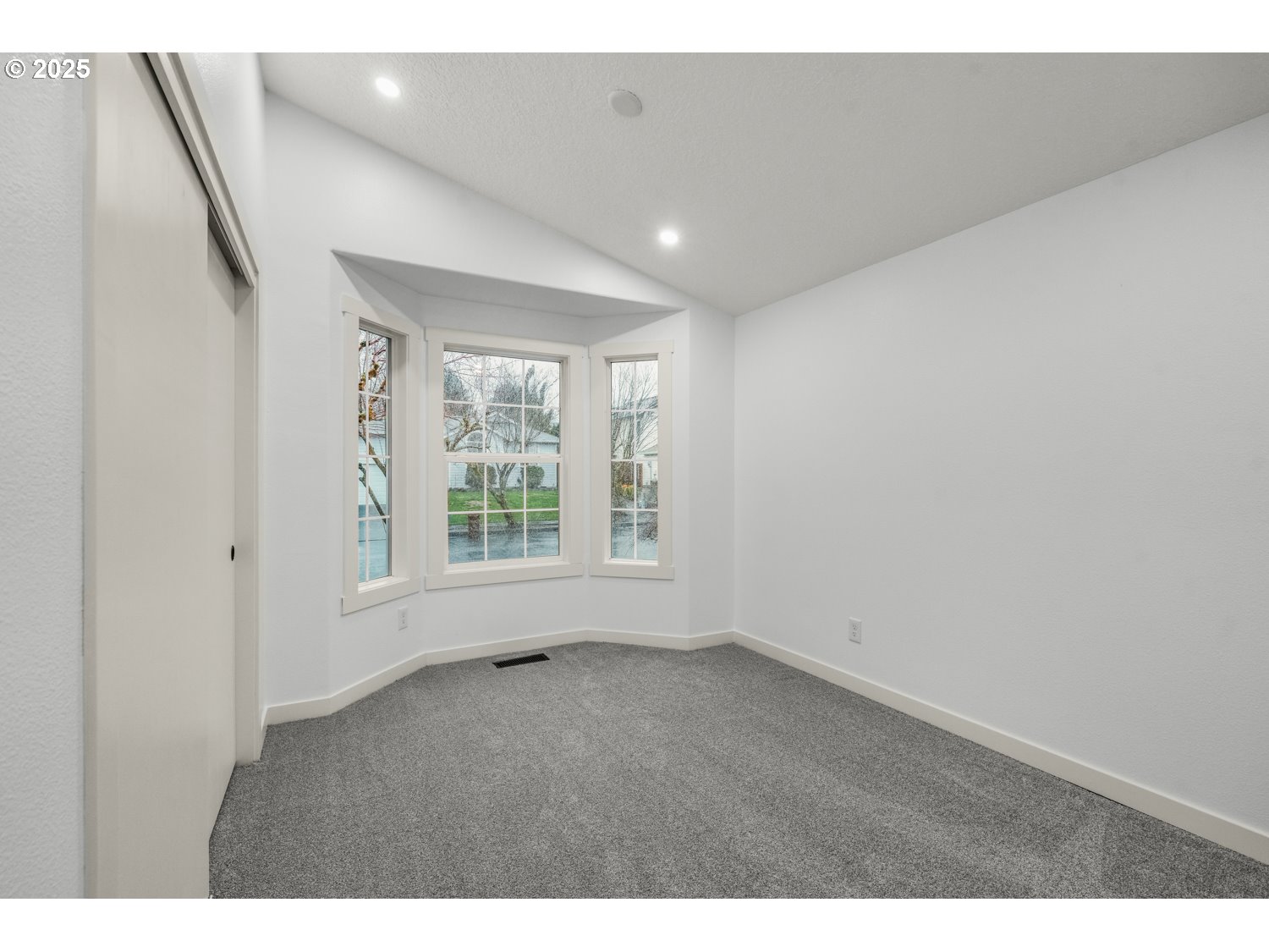 property viewer photo 19