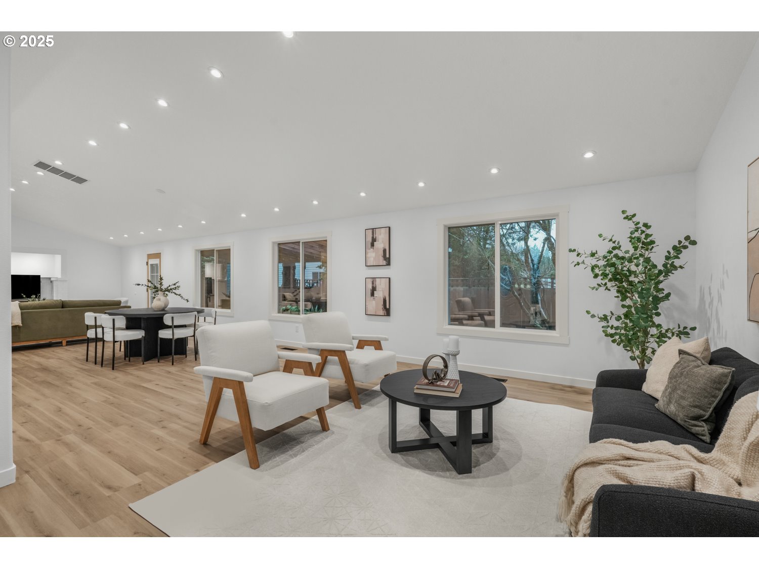 property viewer photo 2