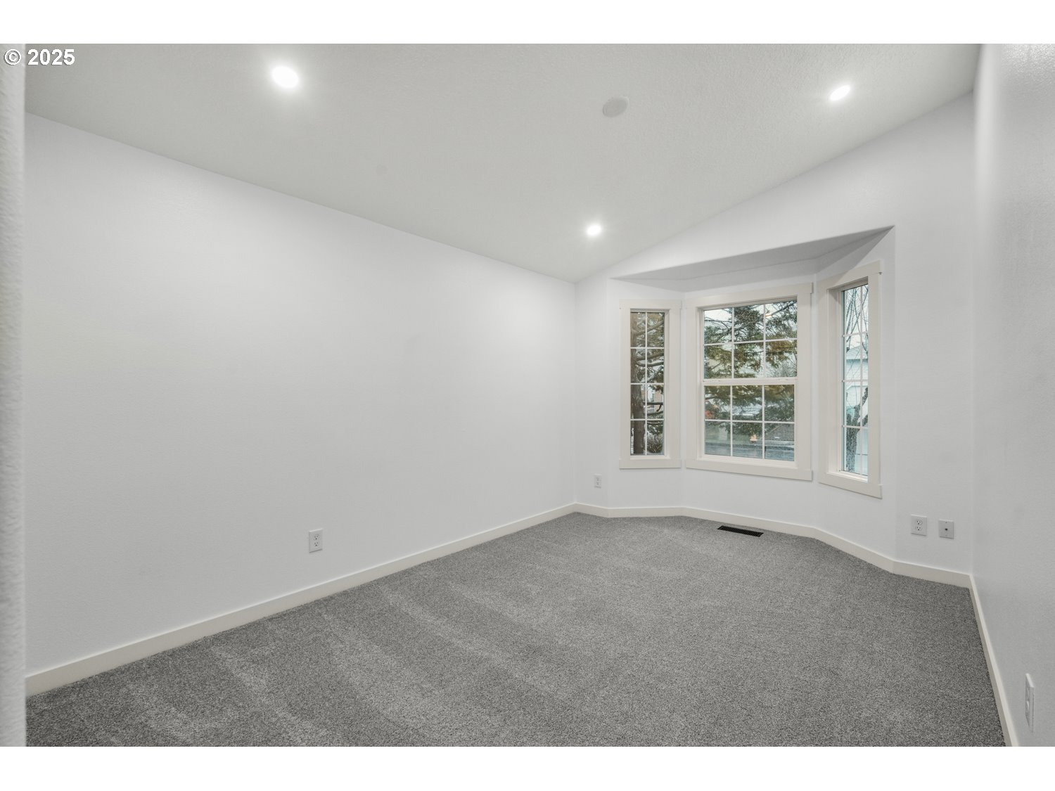 property viewer photo 20