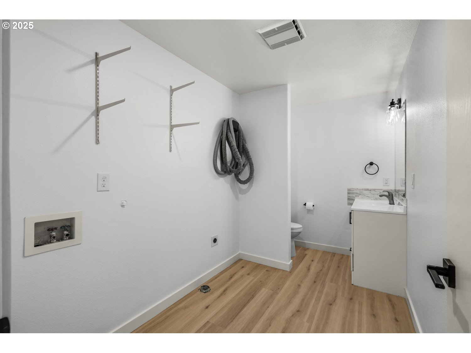 property viewer photo 23