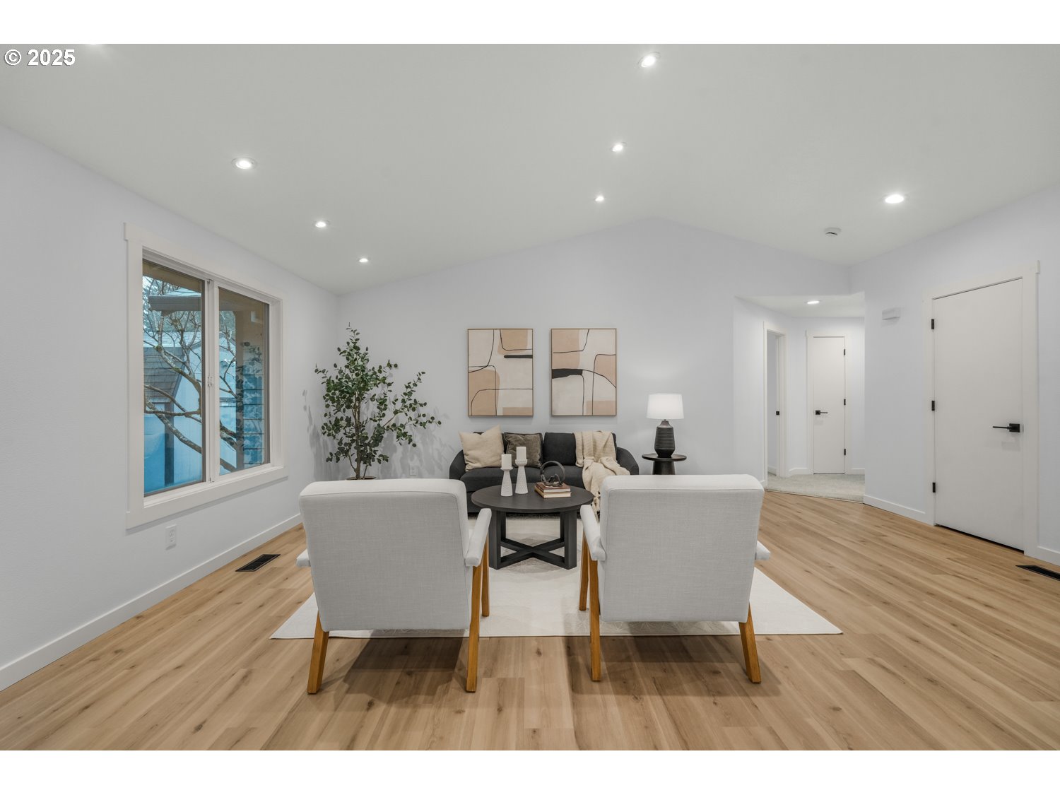 property viewer photo 3