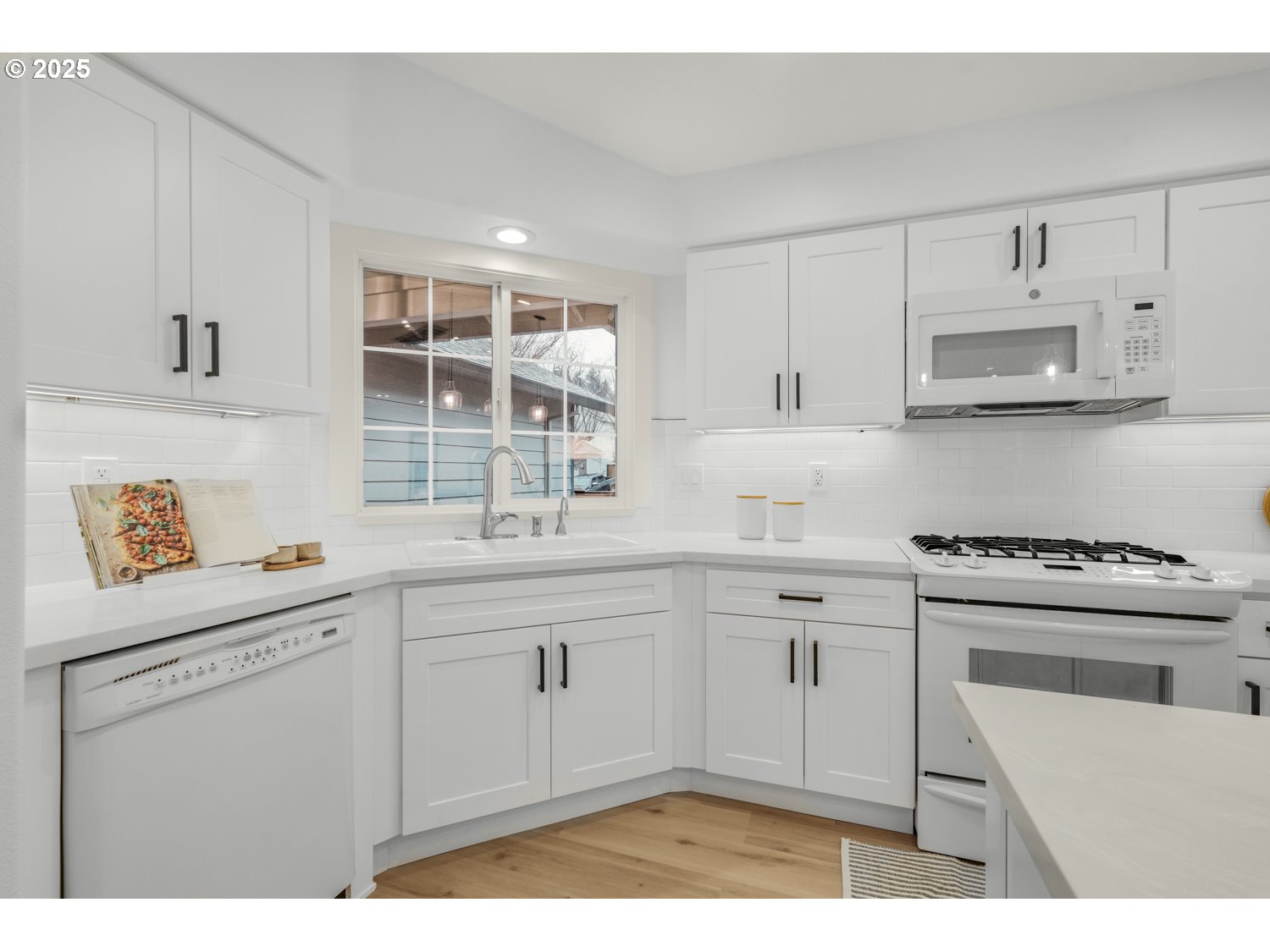 property viewer photo 6