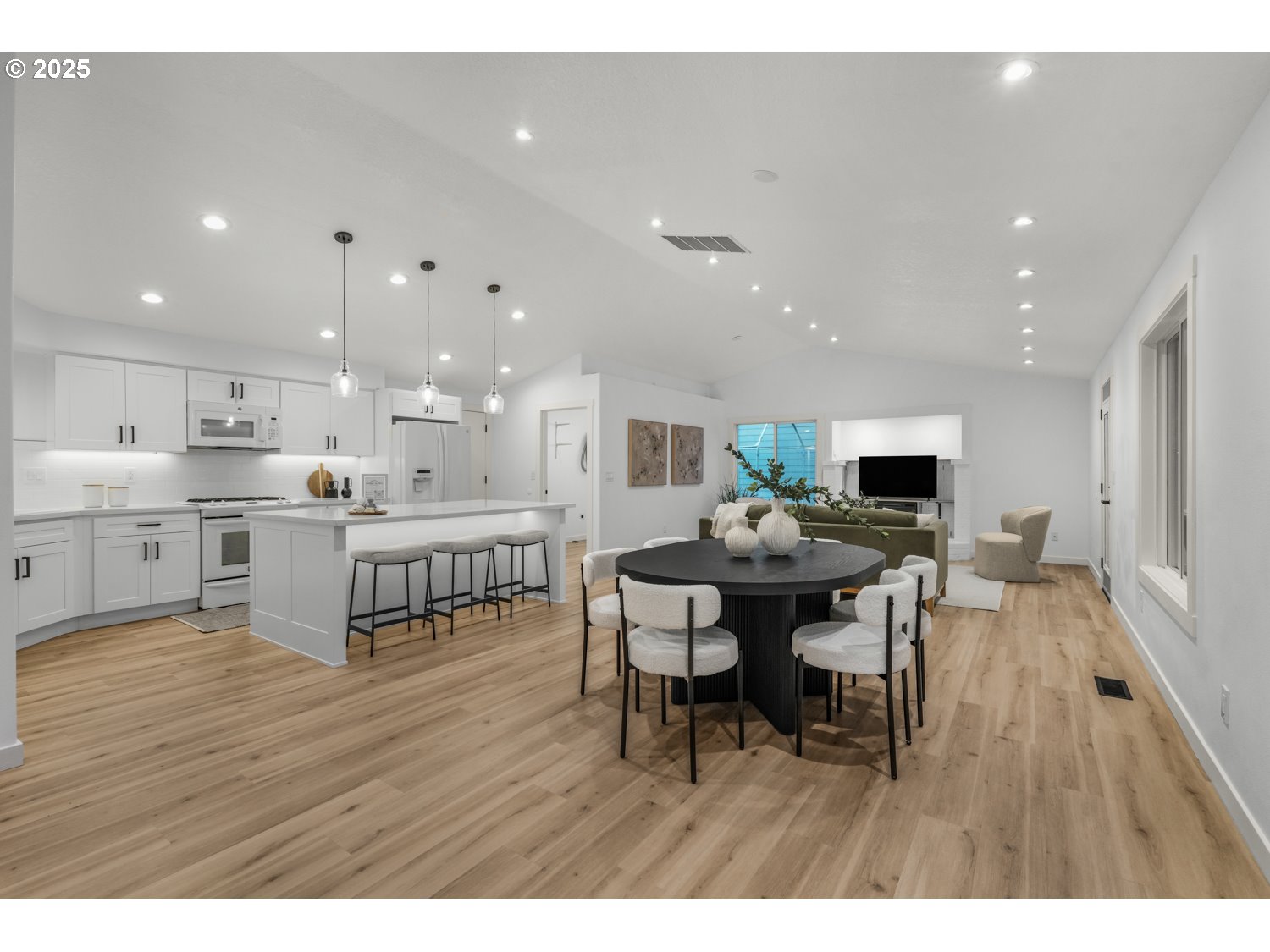property viewer photo 9