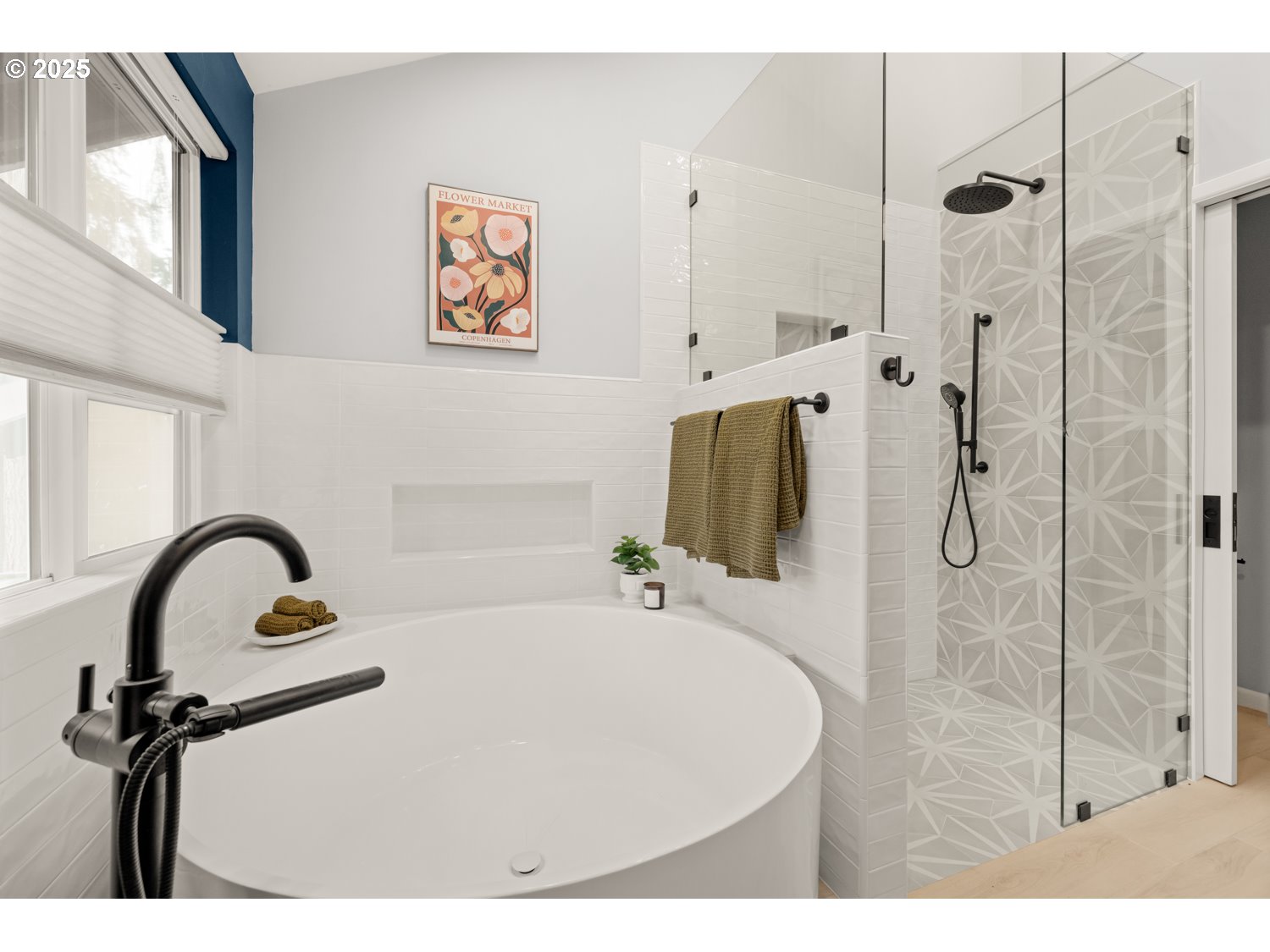 property viewer photo 19