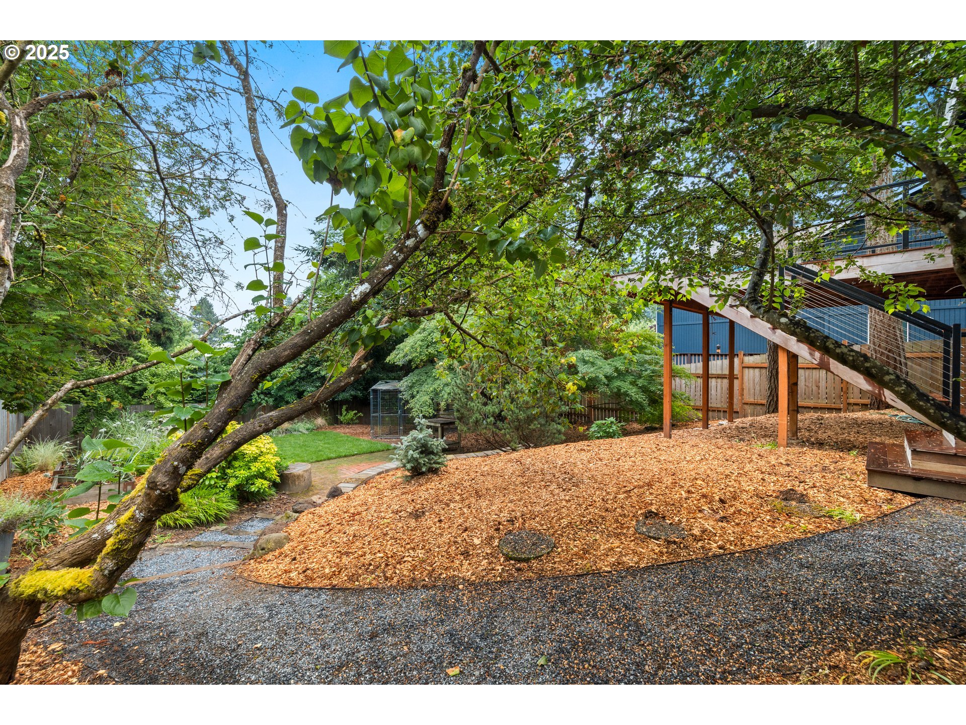 property viewer photo 3