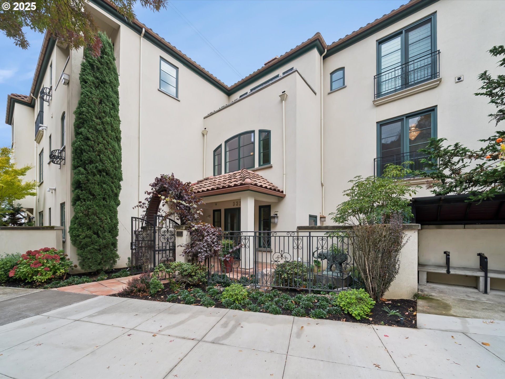 main property photo 25