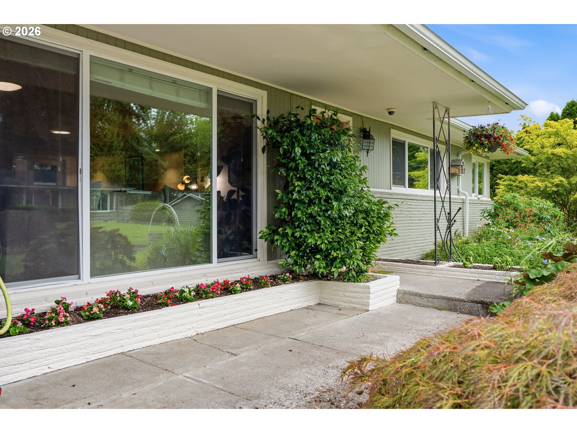 property viewer photo 2