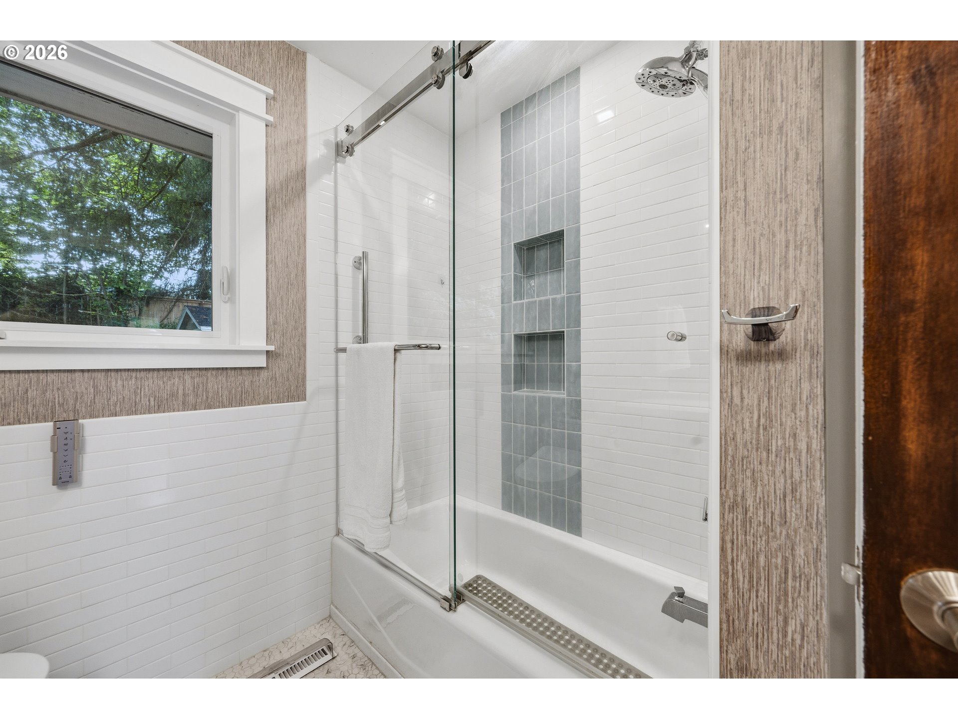 property viewer photo 20