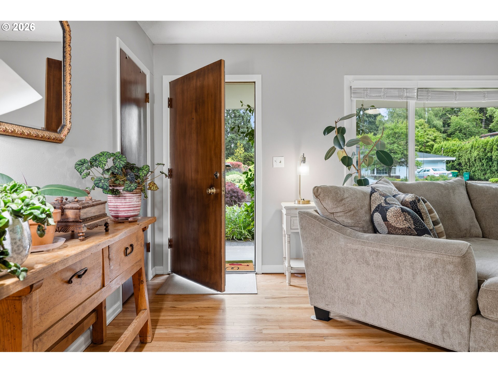 property viewer photo 3