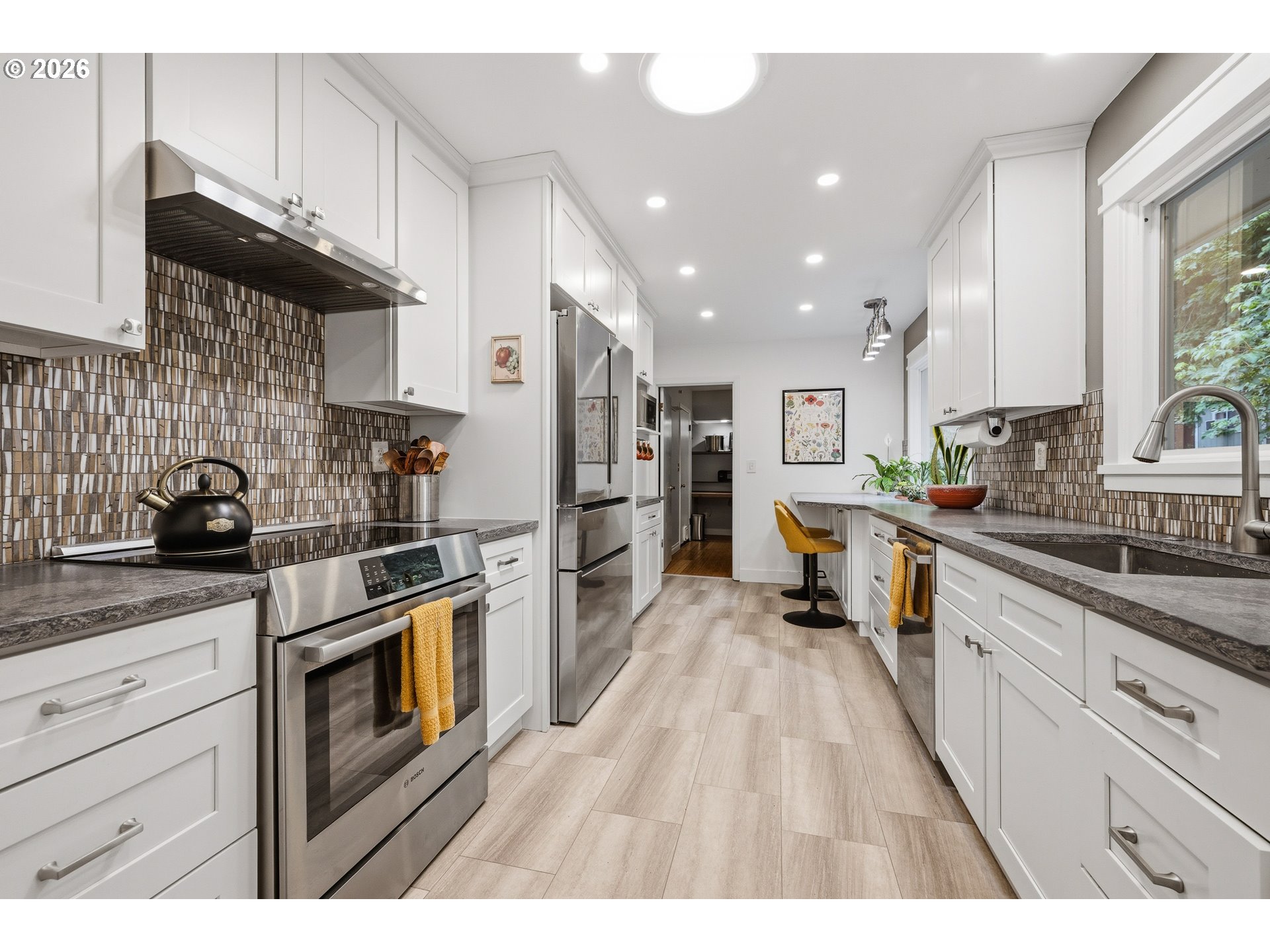 property viewer photo 9