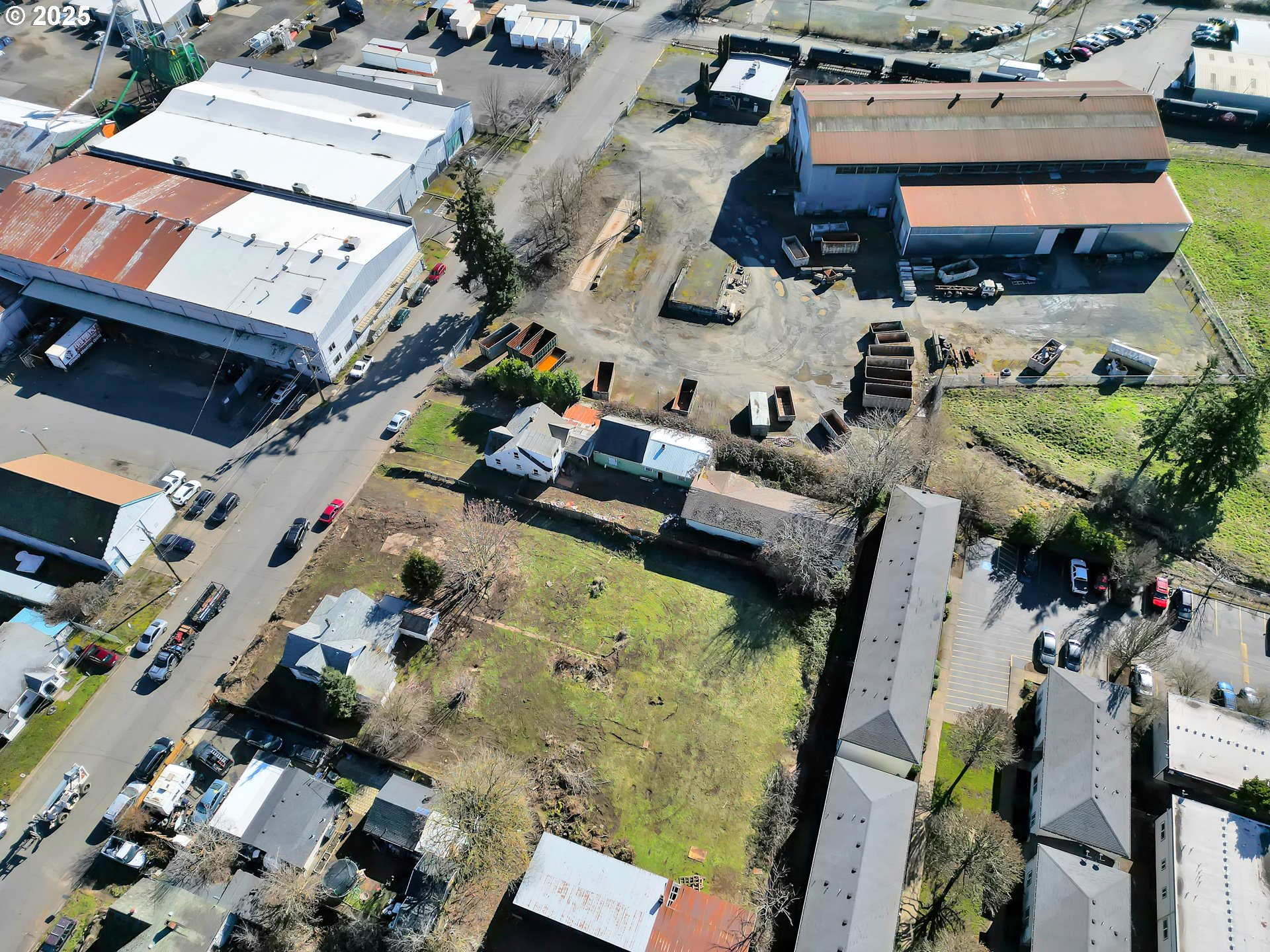 main property photo 32