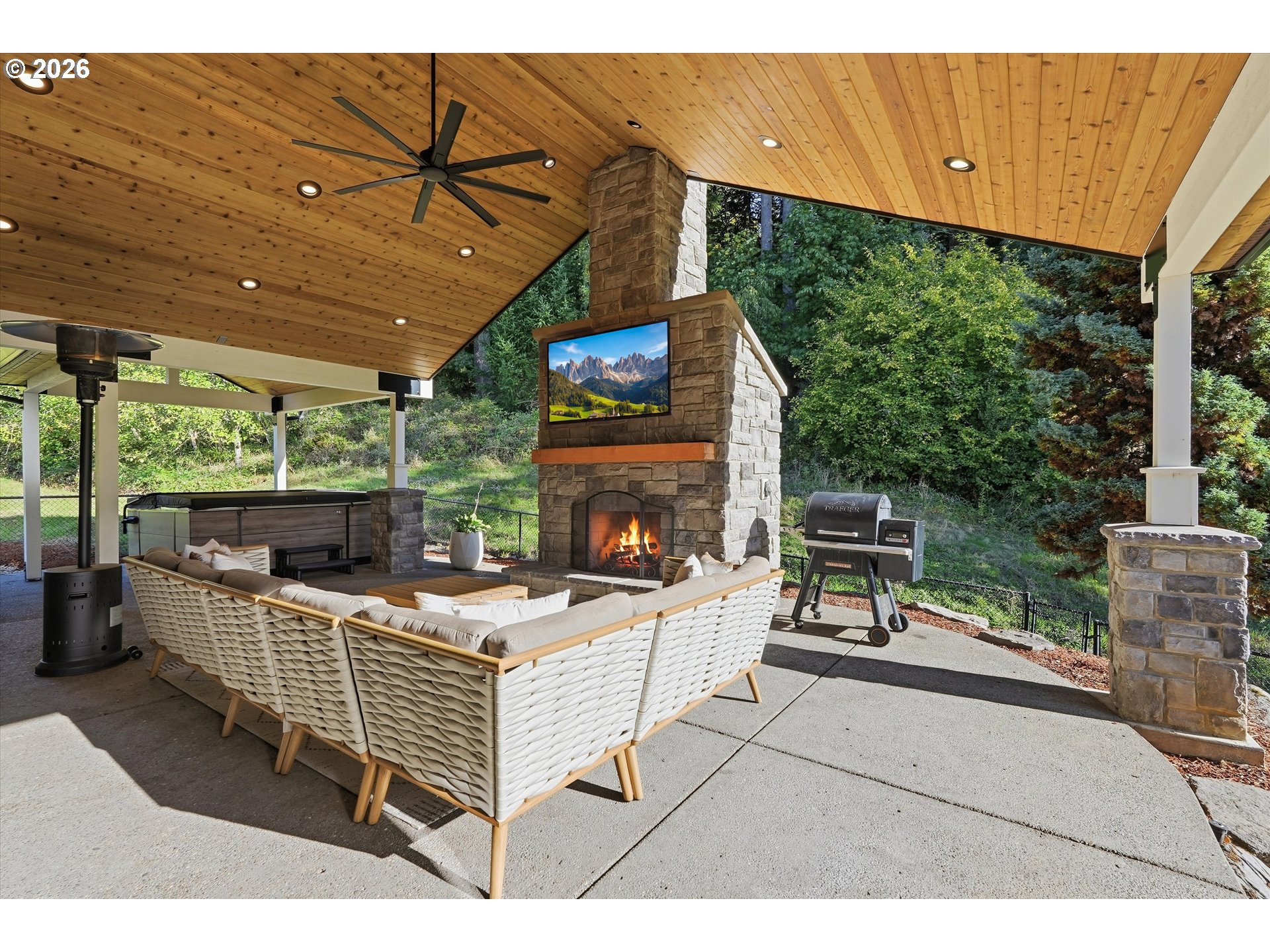 main property photo 36