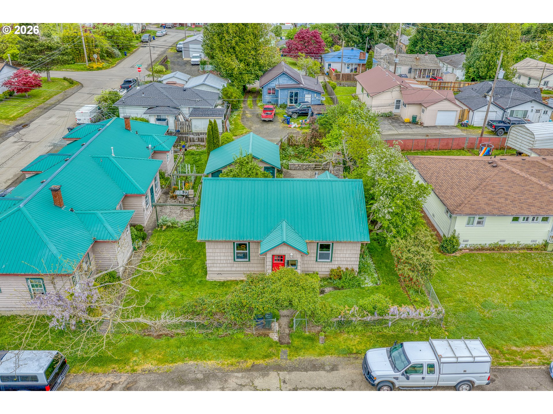 main property photo 28