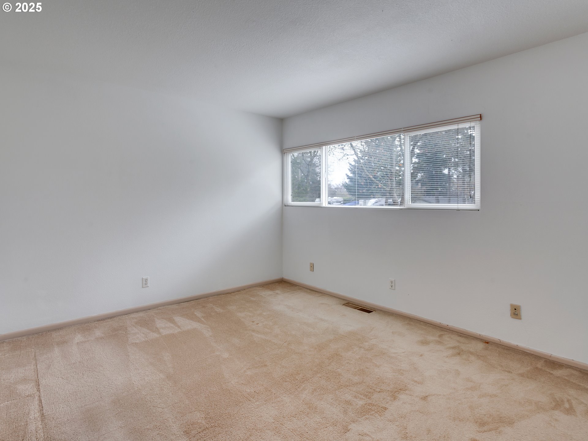 property viewer photo 23