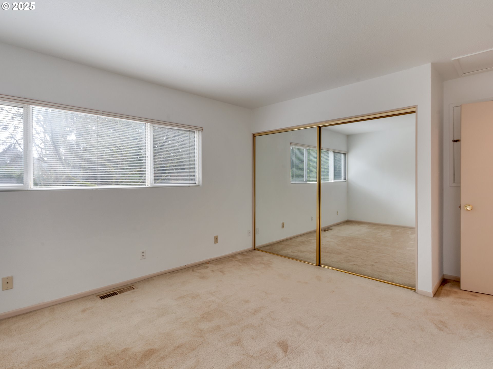 property viewer photo 24