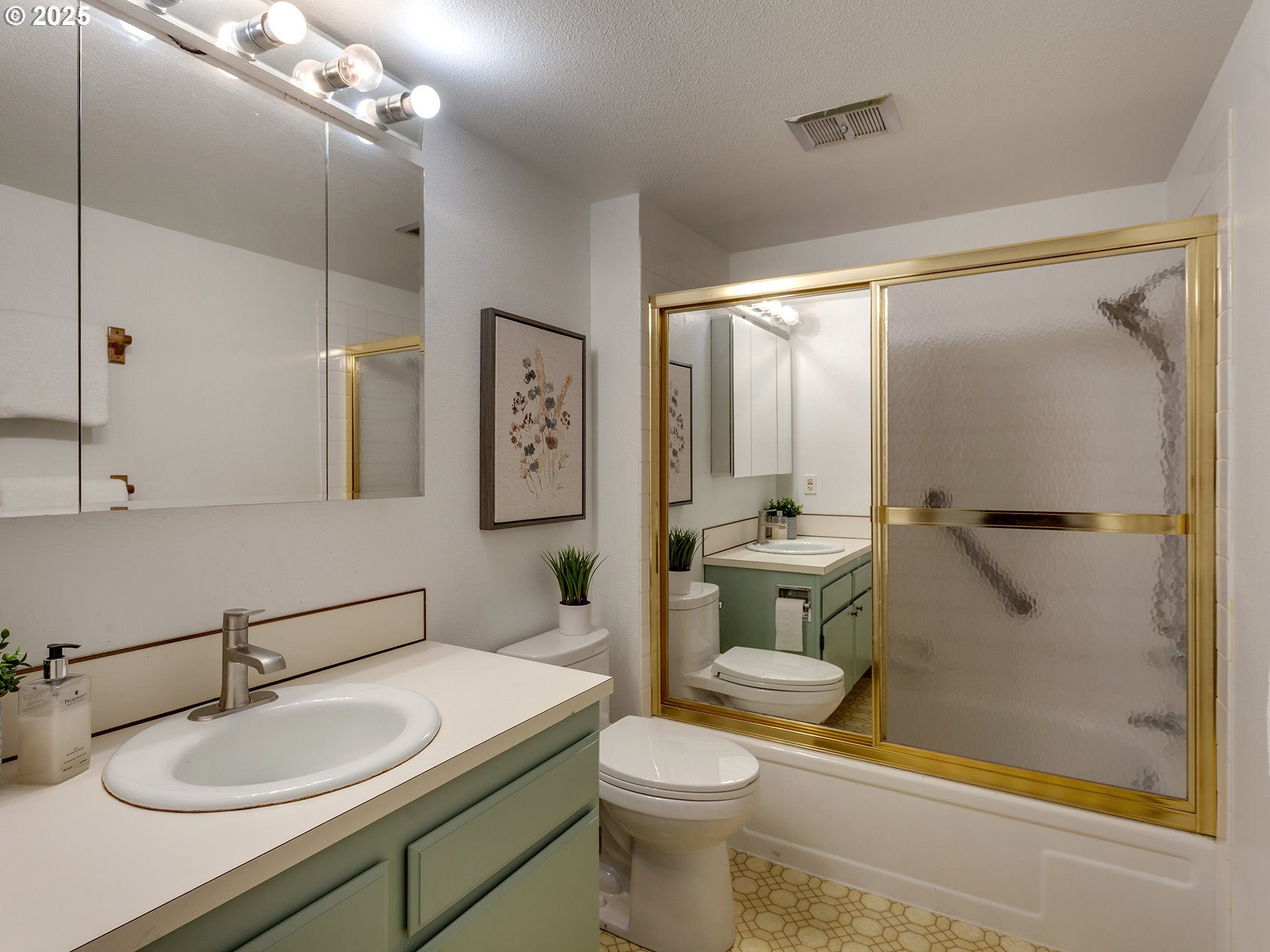 property viewer photo 25