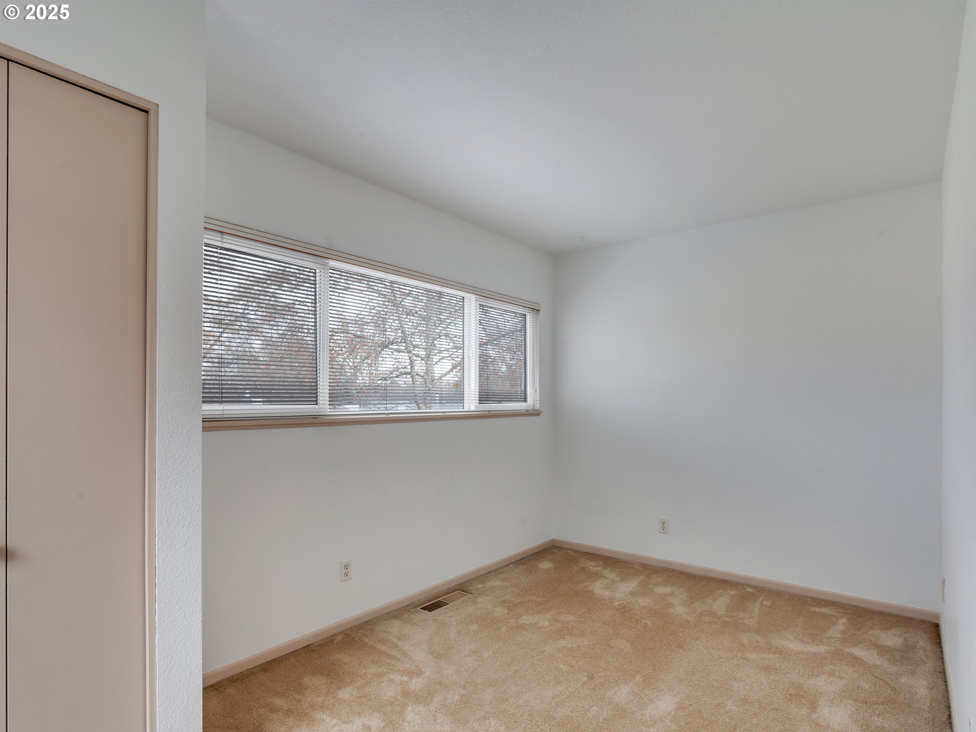 property viewer photo 26