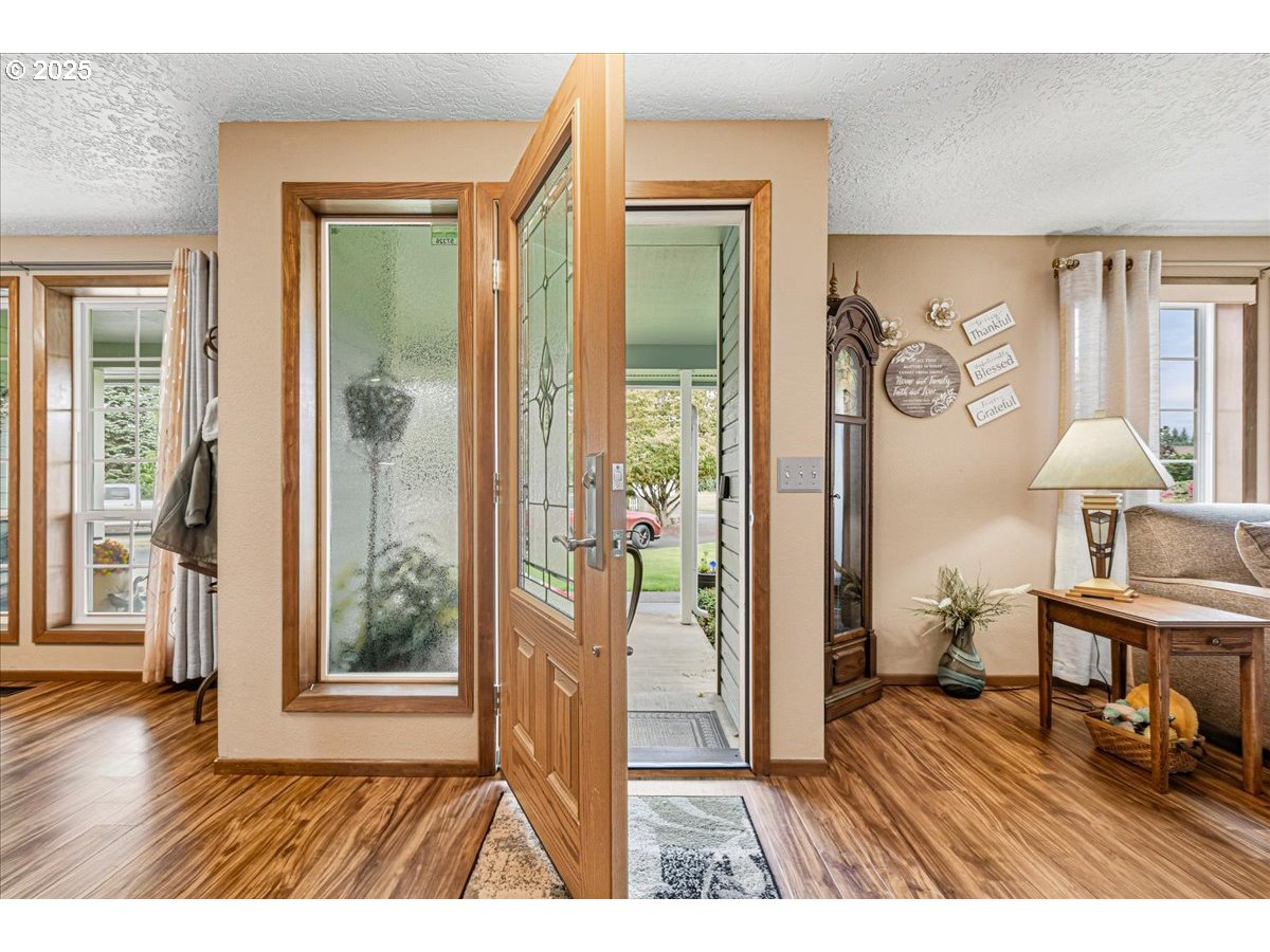 property viewer photo 4