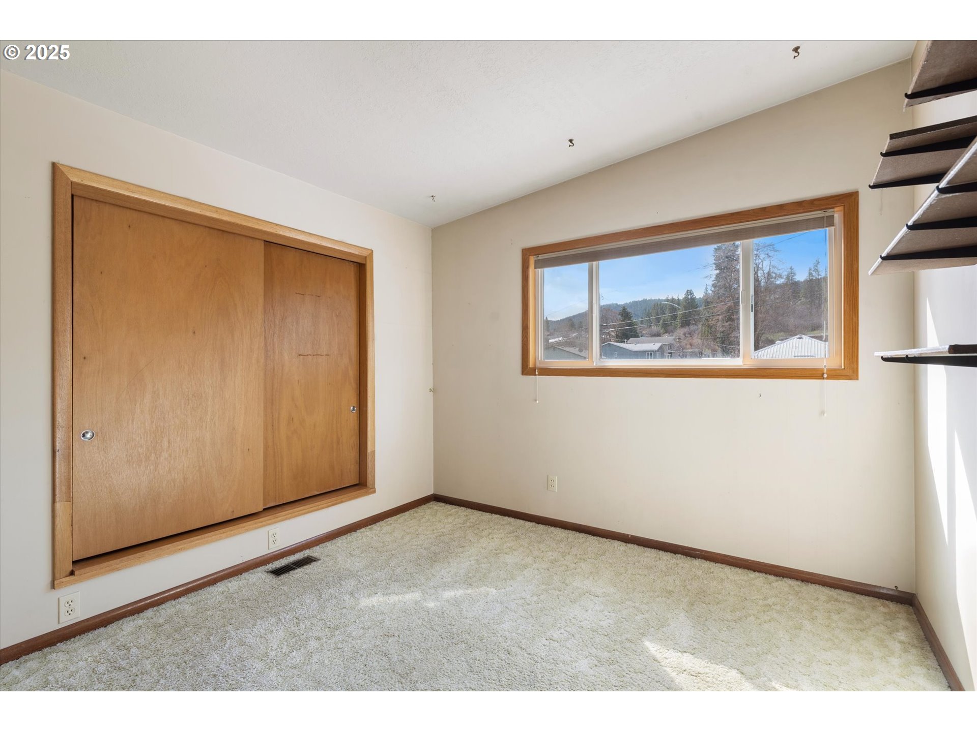property viewer photo 16