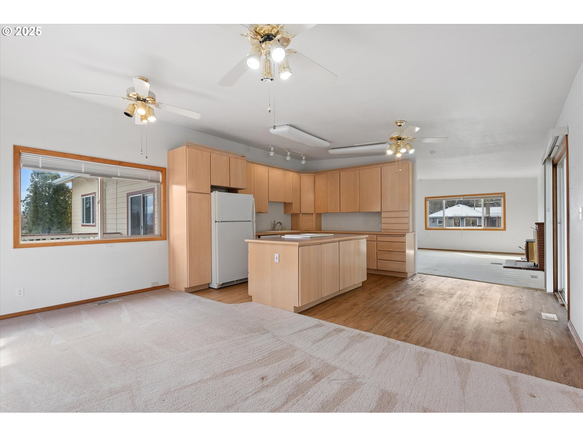 property viewer photo 6