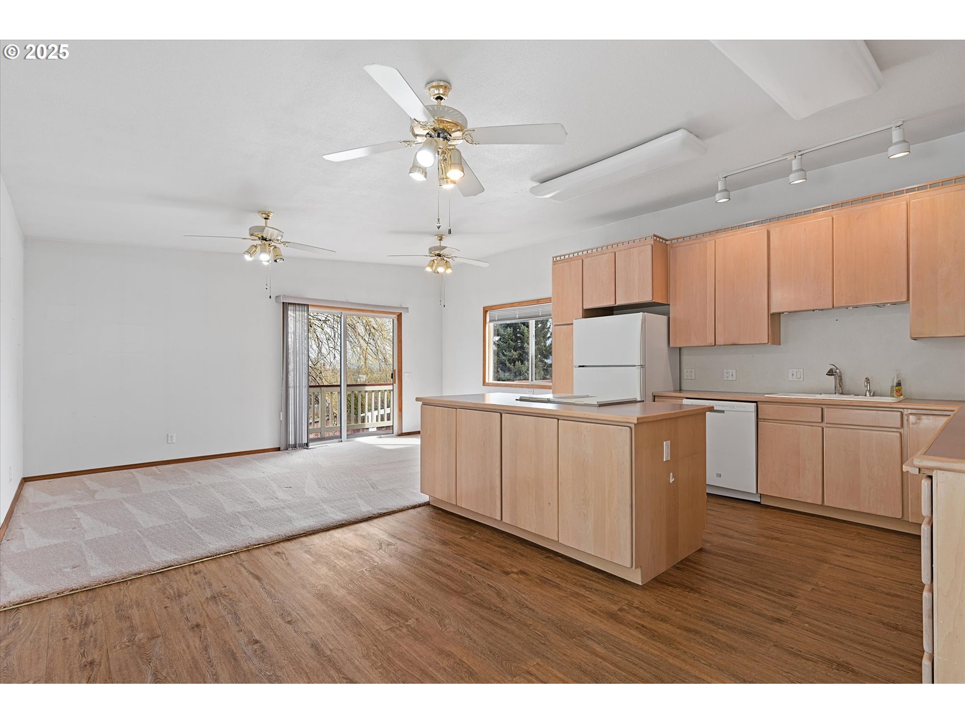 property viewer photo 7