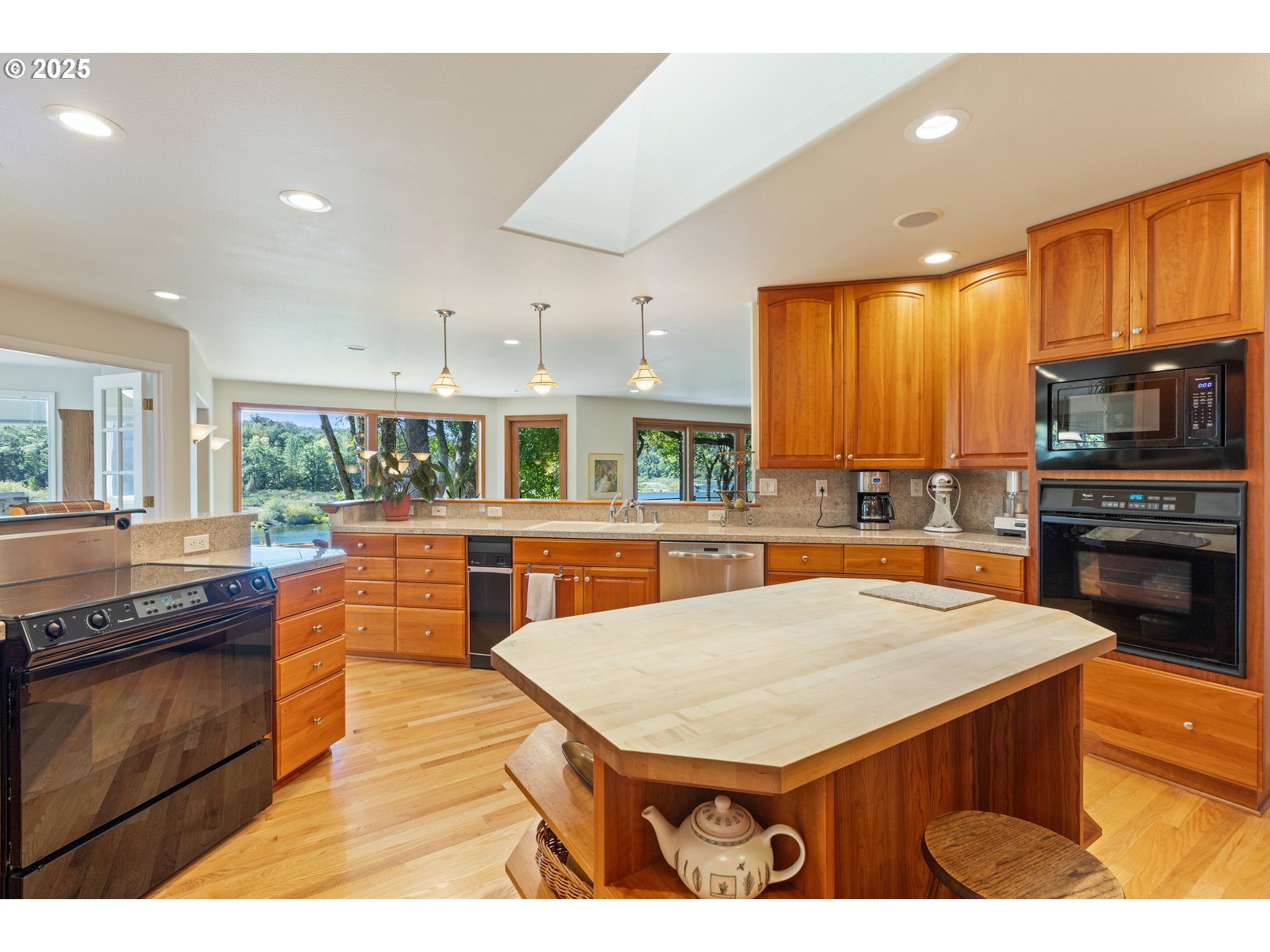 property viewer photo 18