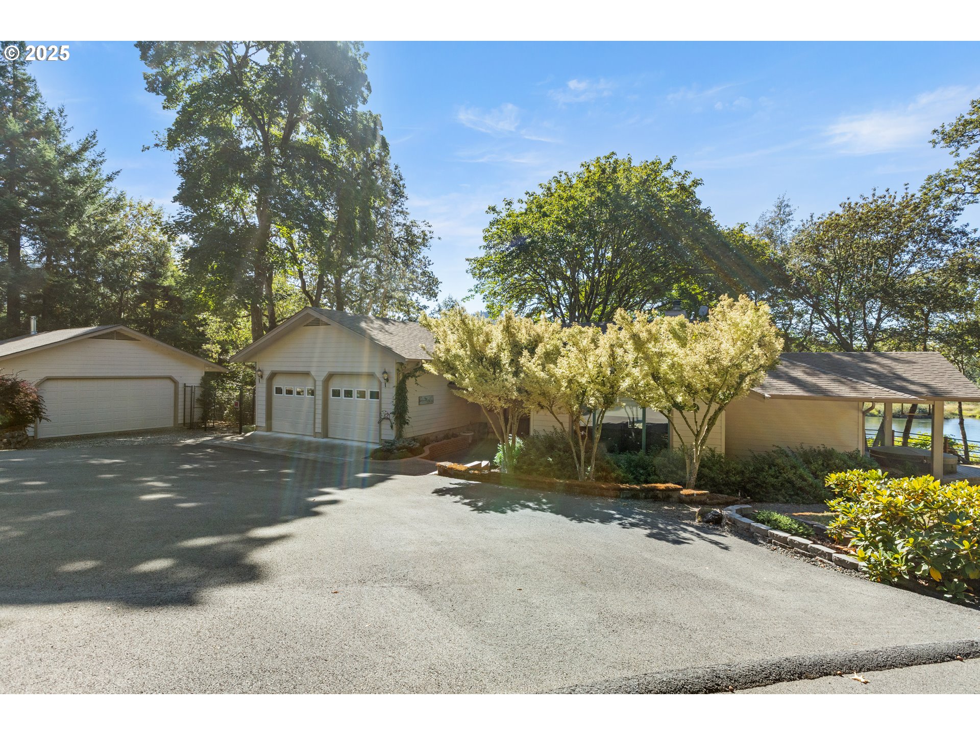 property viewer photo 5