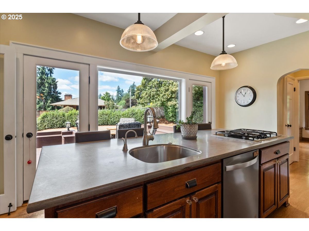 property viewer photo 13