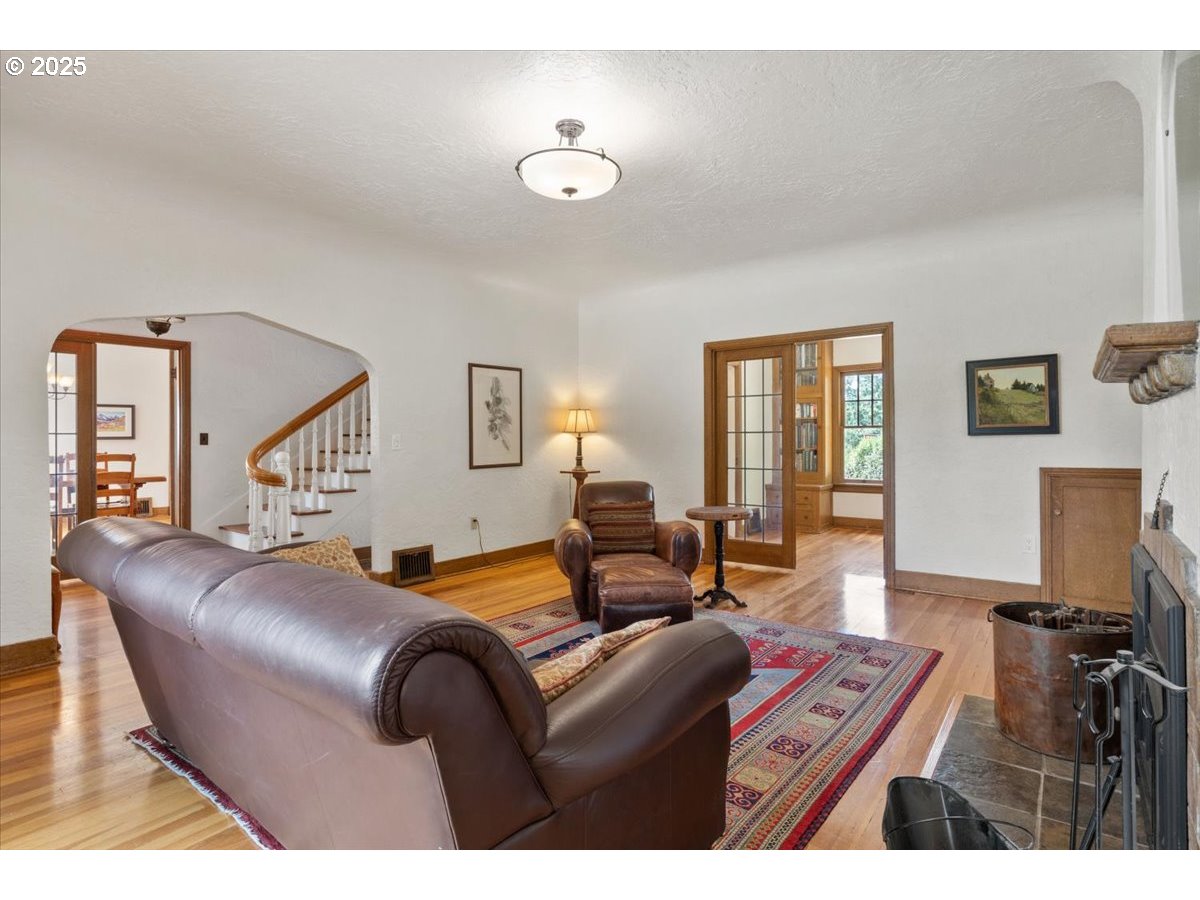 property viewer photo 5