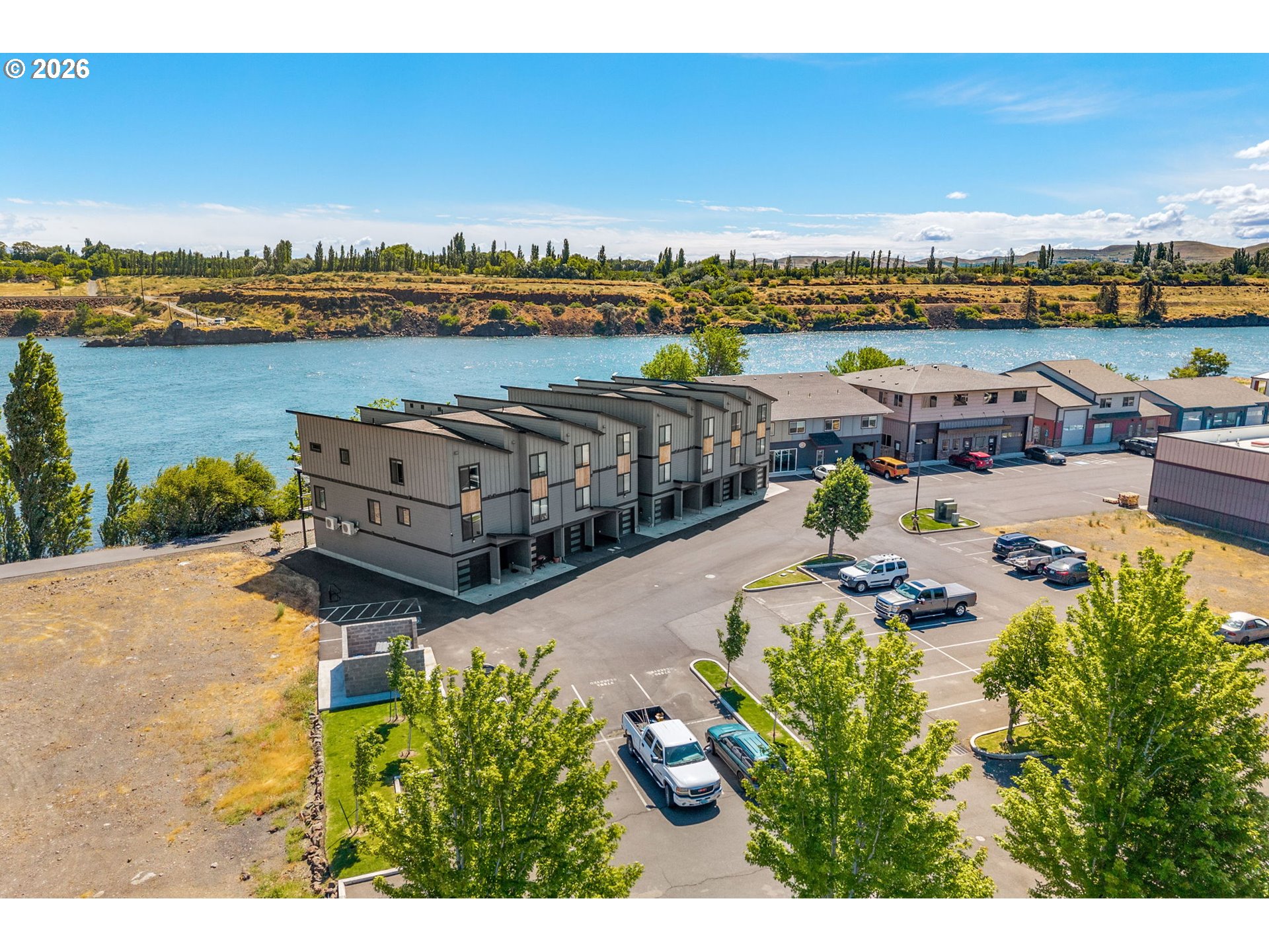 main property photo 33