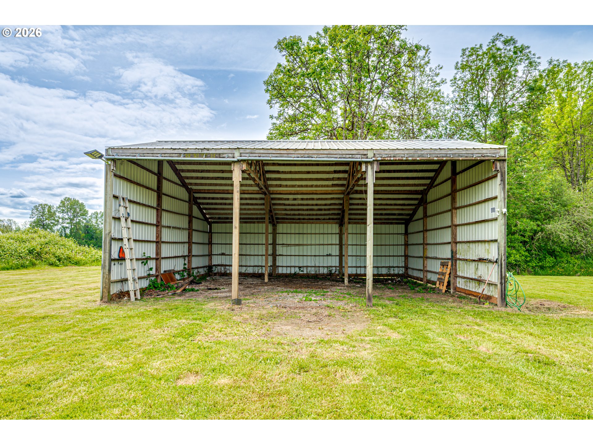 main property photo 25