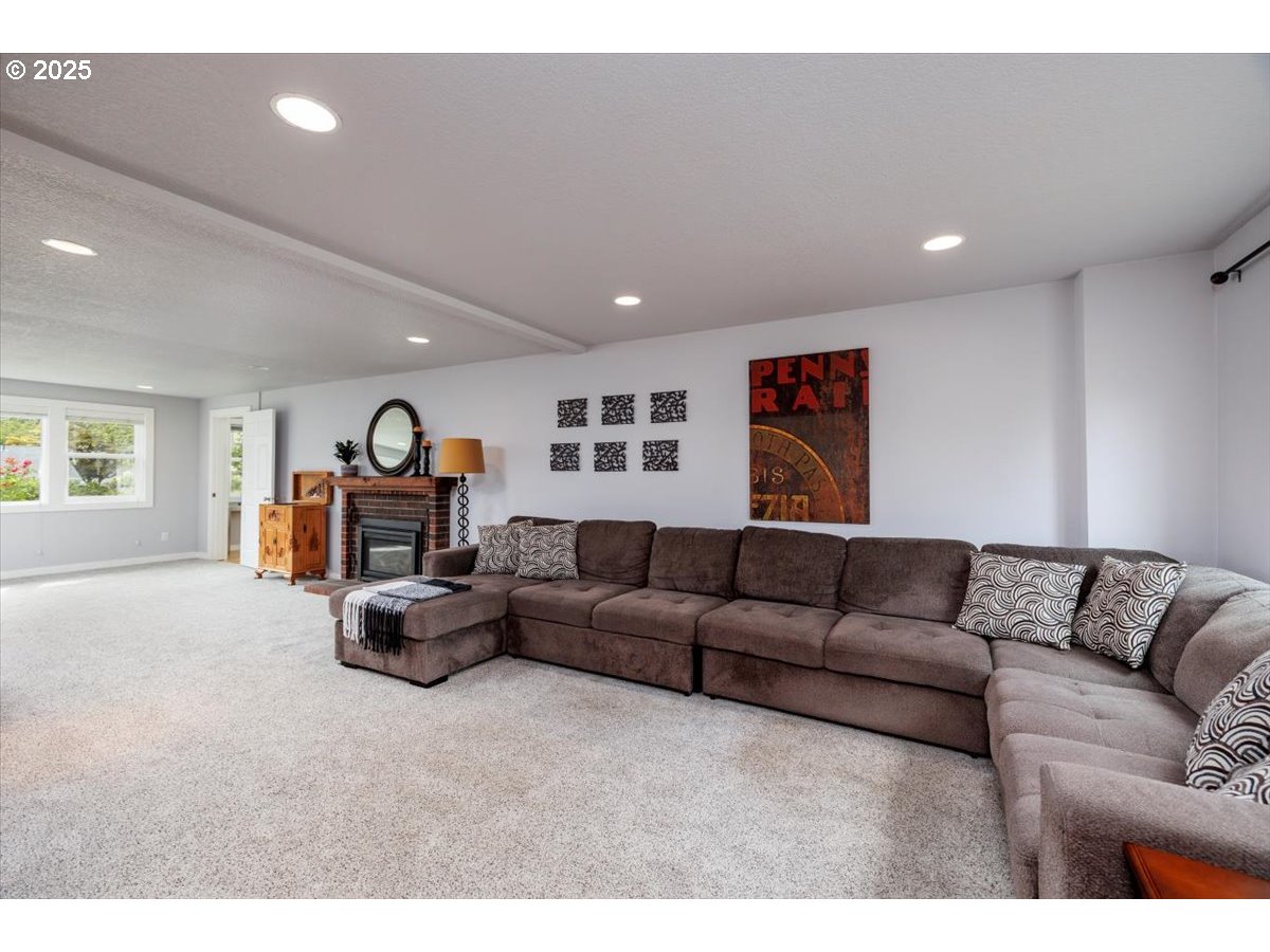 property viewer photo 8