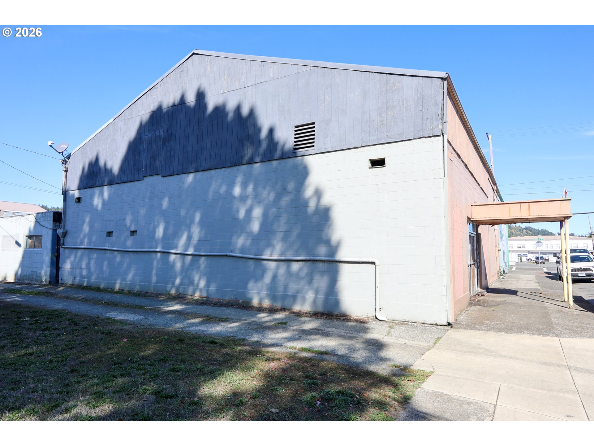 main property photo 27